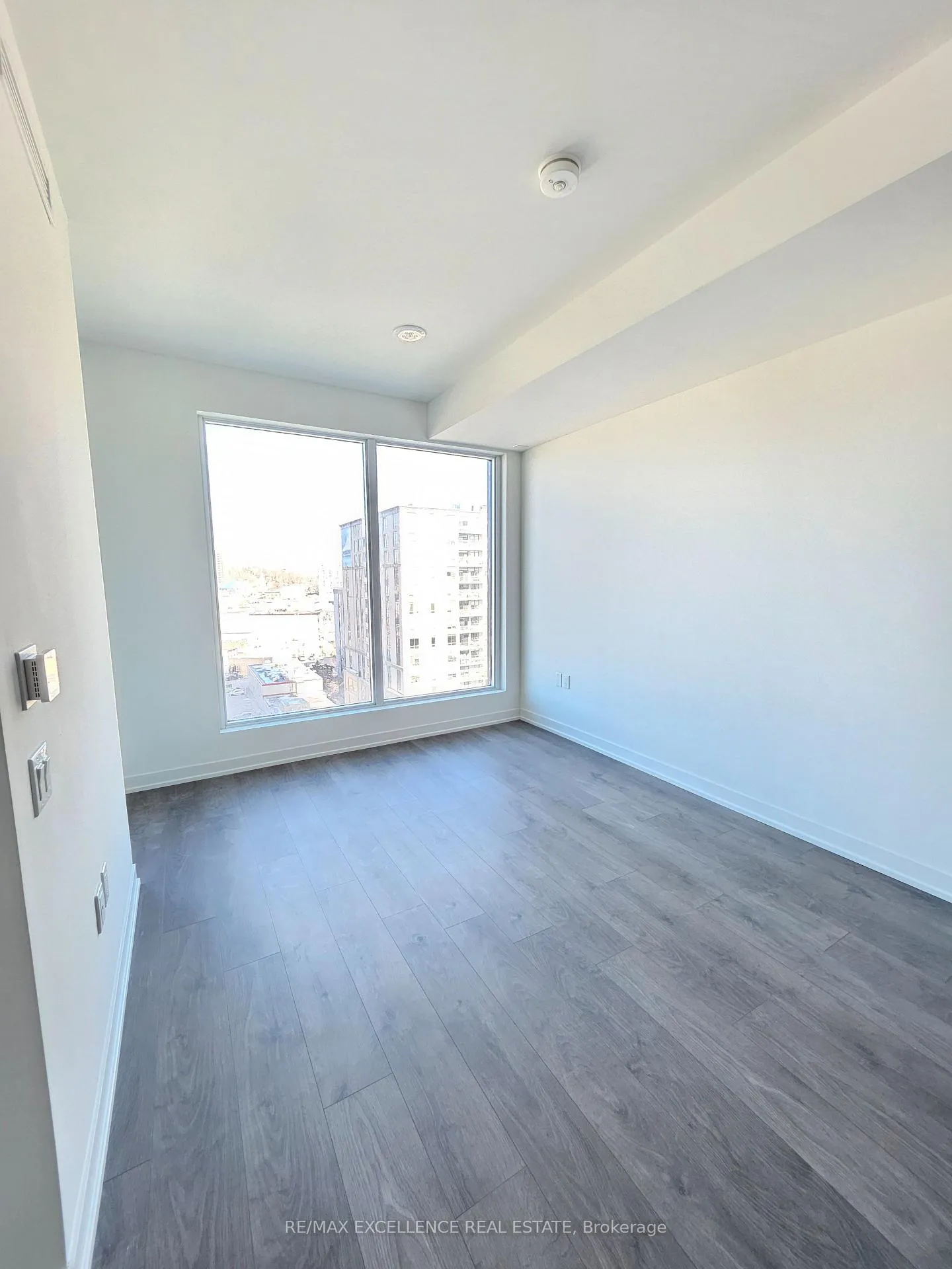 Photo 9 of Unit 905, 39 Mary Street, Barrie, City Centre — HOMEH