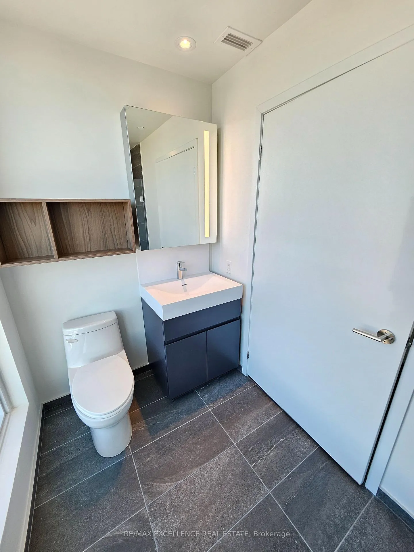 Photo 19 of Unit 905, 39 Mary Street, Barrie, City Centre — HOMEH