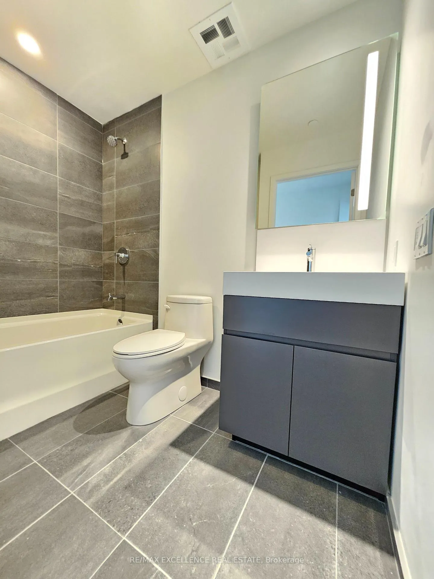 Photo 21 of Unit 905, 39 Mary Street, Barrie, City Centre — HOMEH