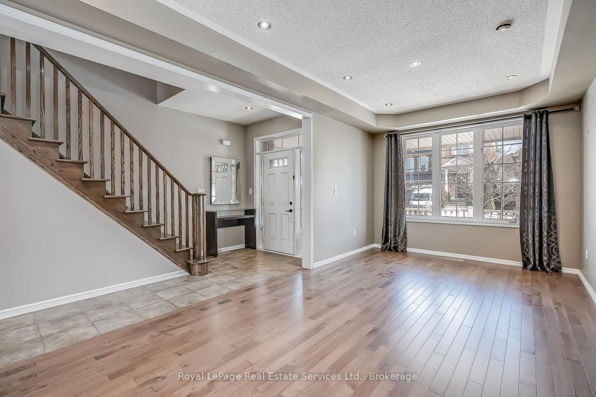 Photo 4 of 3188 Bunkerhill Place, Burlington, Alton — HOMEH