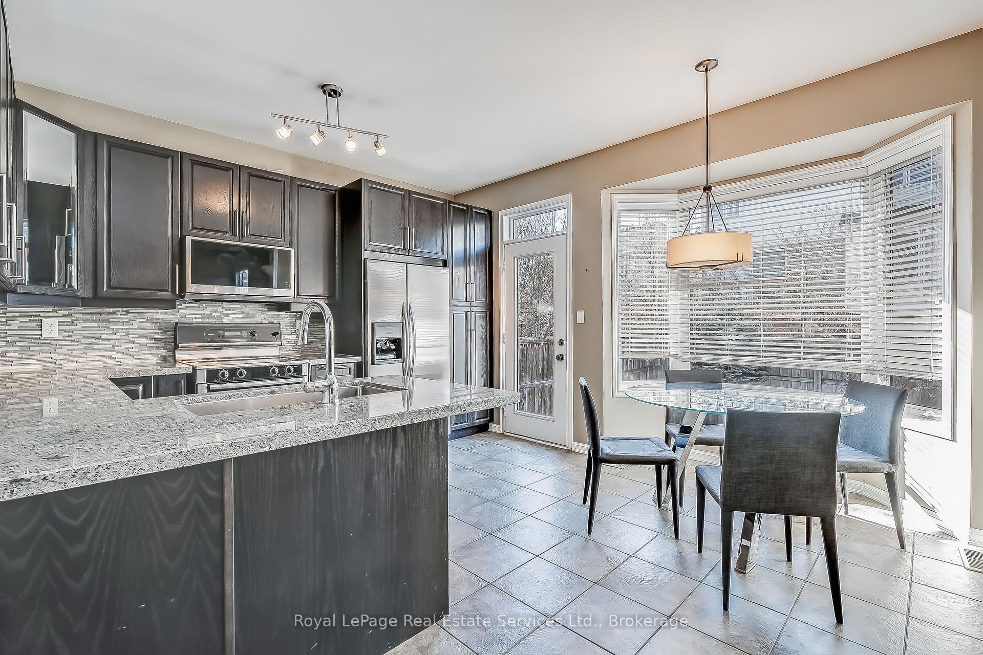 Photo 6 of 3188 Bunkerhill Place, Burlington, Alton — HOMEH