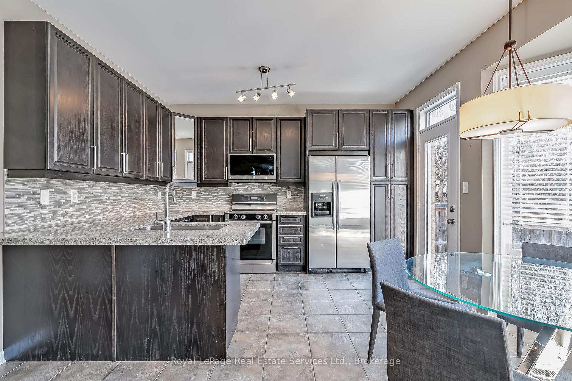 Photo 7 of 3188 Bunkerhill Place, Burlington, Alton — HOMEH