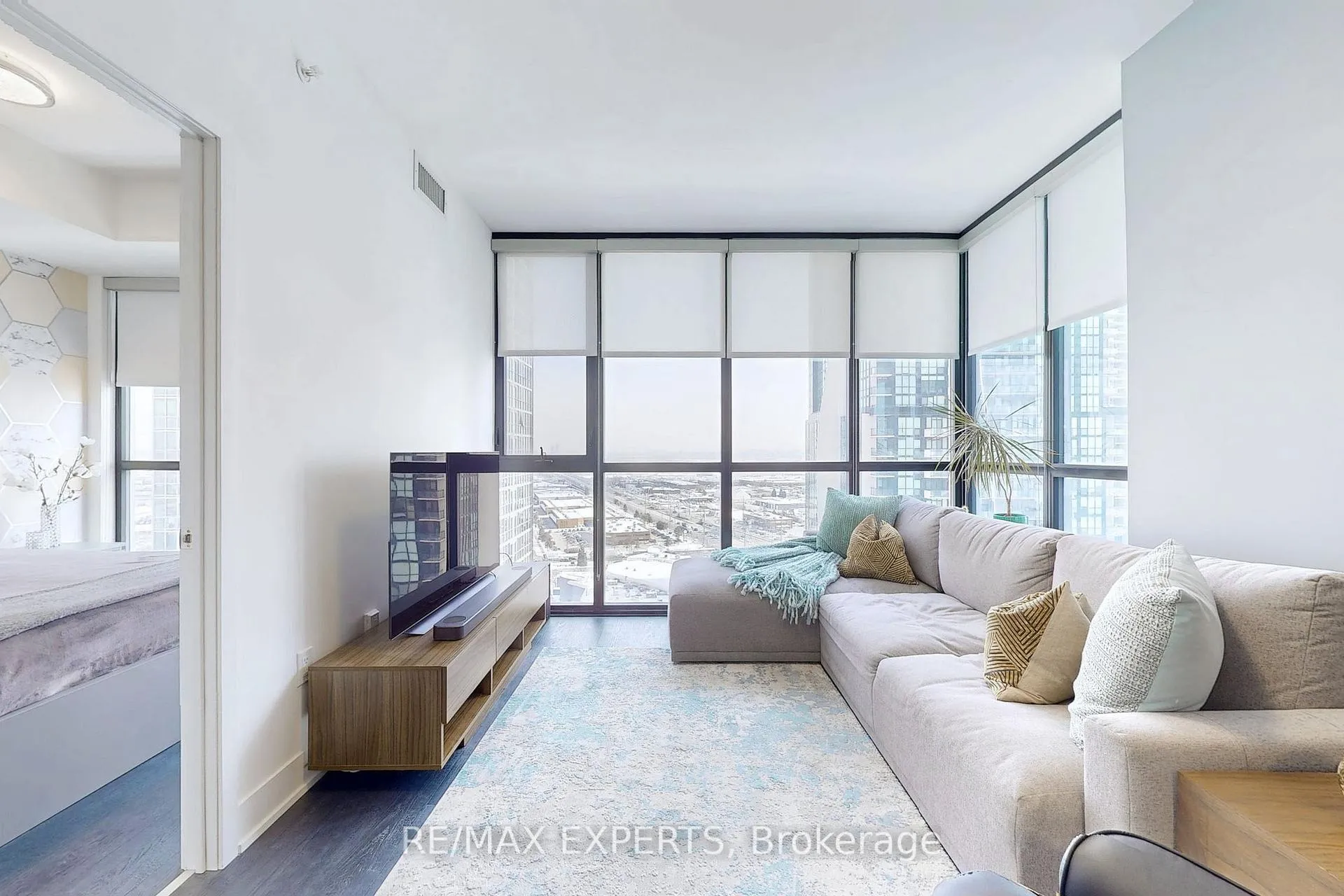 Photo 10 of Unit 1901, 2916 Highway 7, Vaughan, Concord — HOMEH
