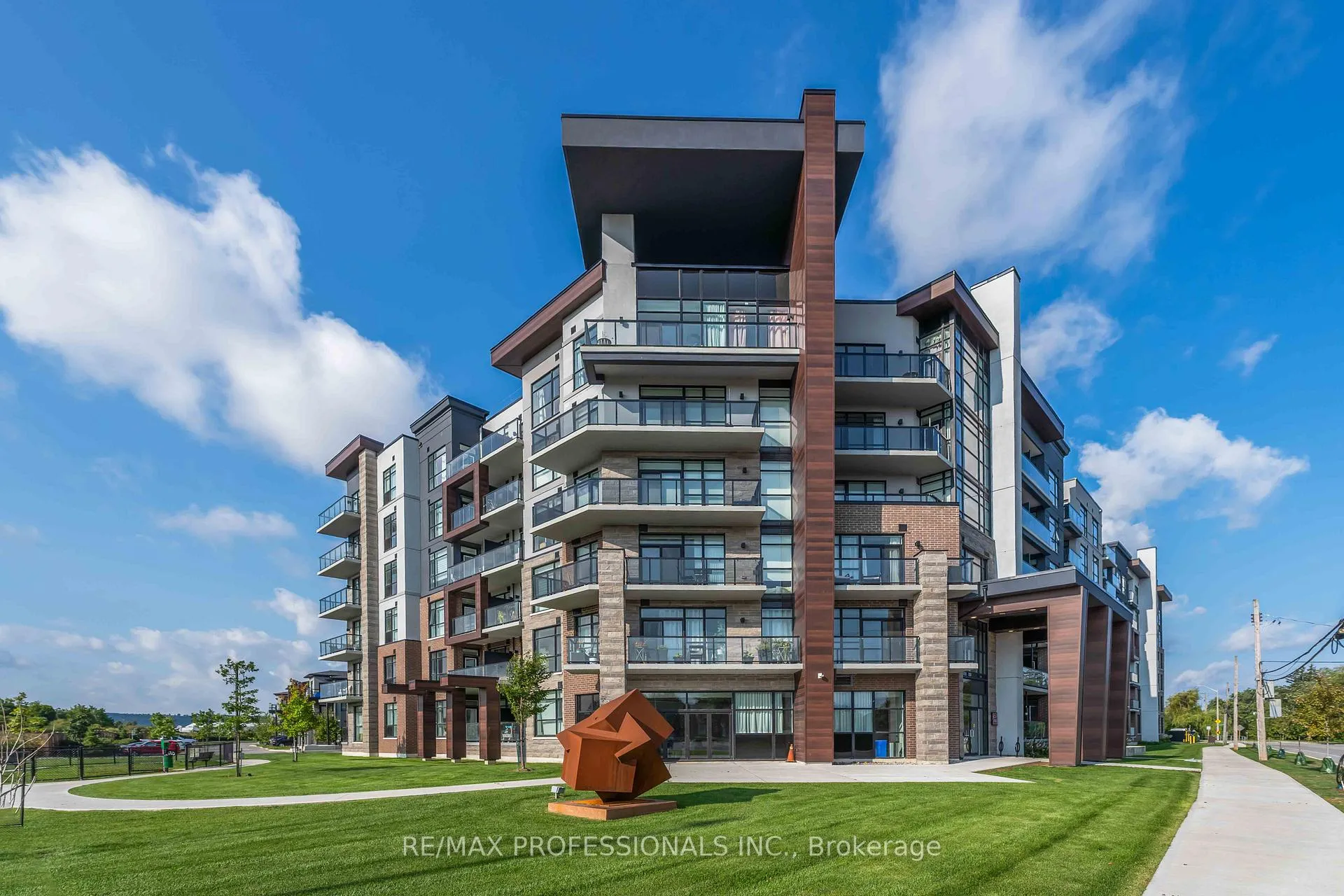 Photo 2 of Unit 207, 600 North Service Road, Hamilton, Lakeshore — HOMEH