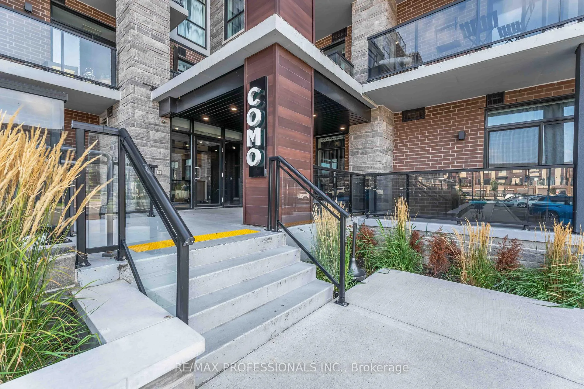 Photo 3 of Unit 207, 600 North Service Road, Hamilton, Lakeshore — HOMEH