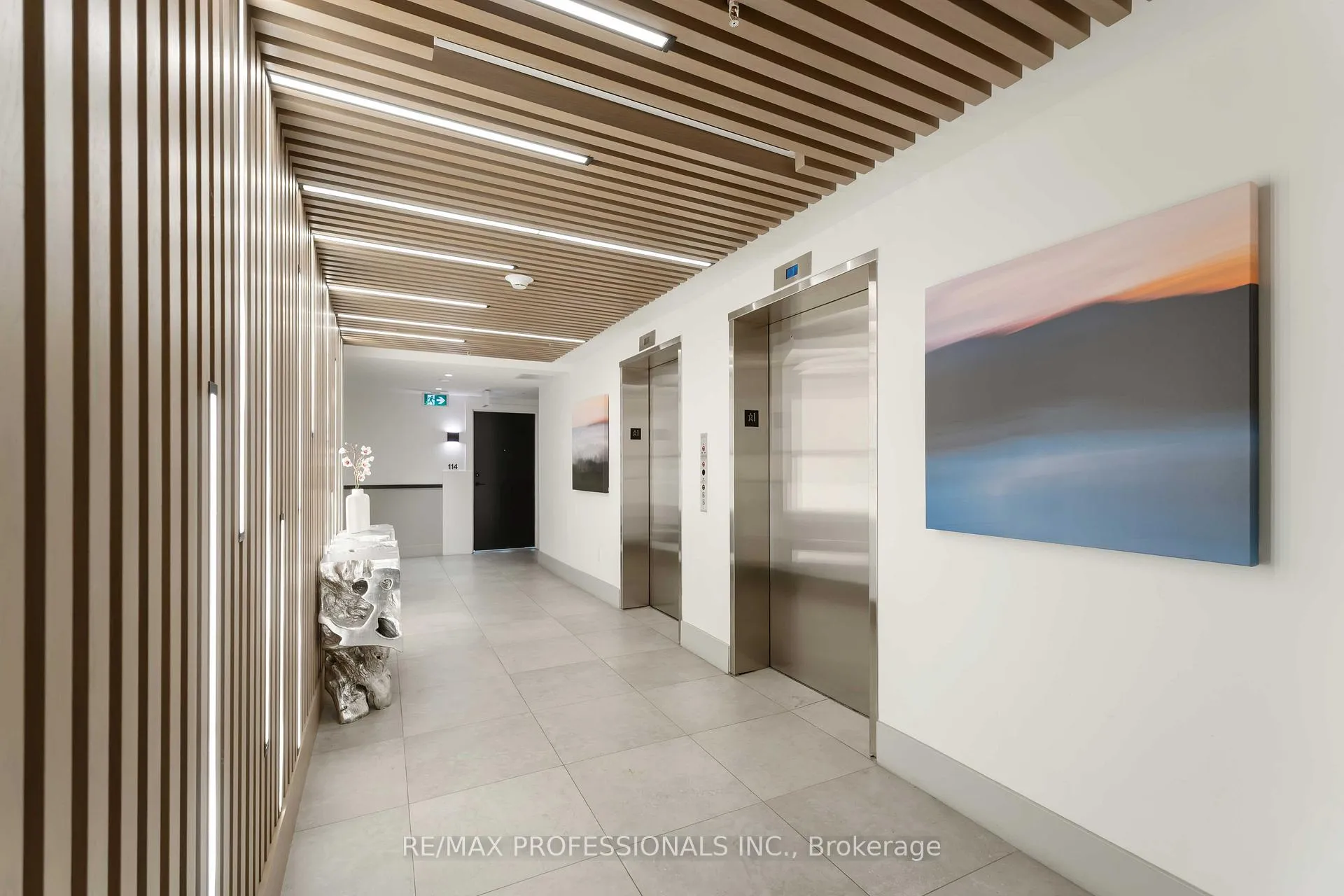Photo 5 of Unit 207, 600 North Service Road, Hamilton, Lakeshore — HOMEH