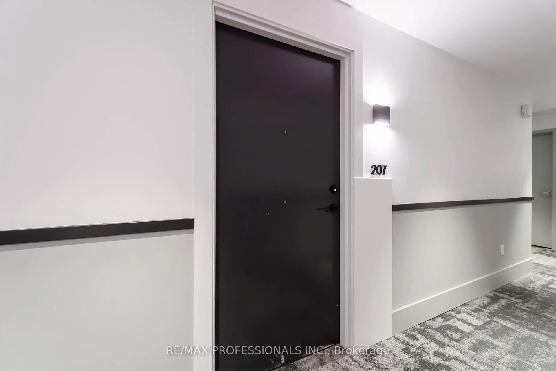 Photo 6 of Unit 207, 600 North Service Road, Hamilton, Lakeshore — HOMEH