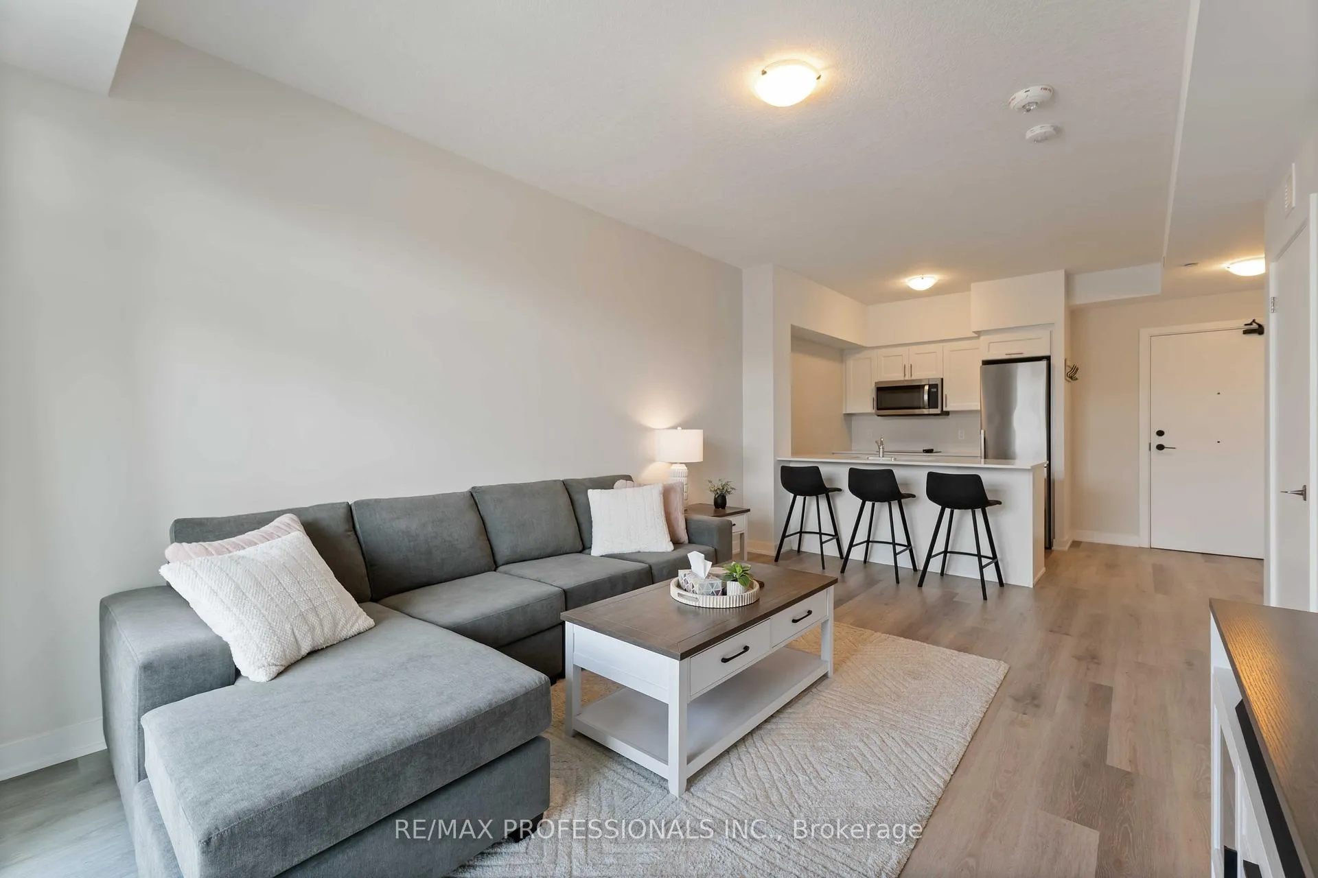 Photo 10 of Unit 207, 600 North Service Road, Hamilton, Lakeshore — HOMEH