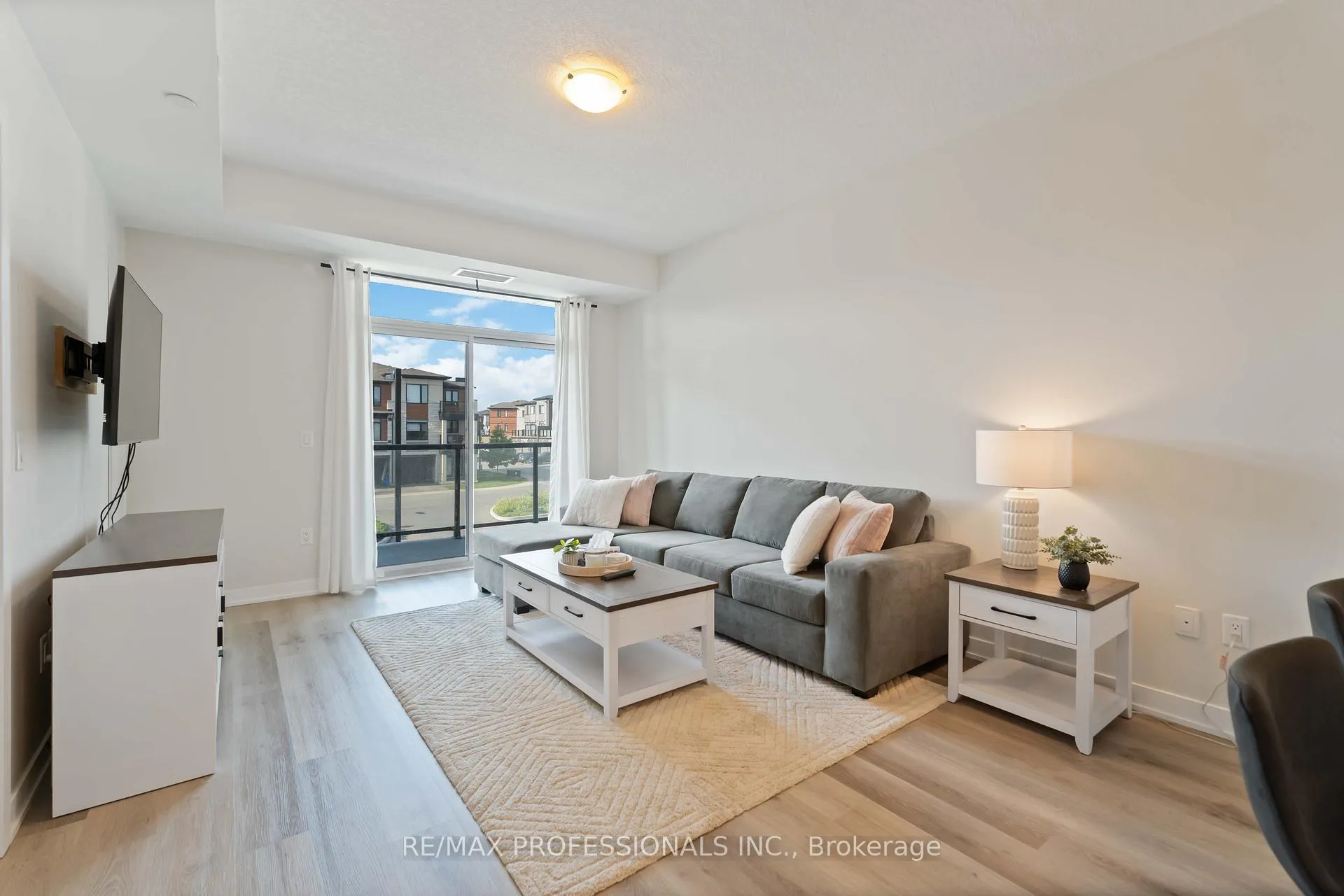 Photo 11 of Unit 207, 600 North Service Road, Hamilton, Lakeshore — HOMEH
