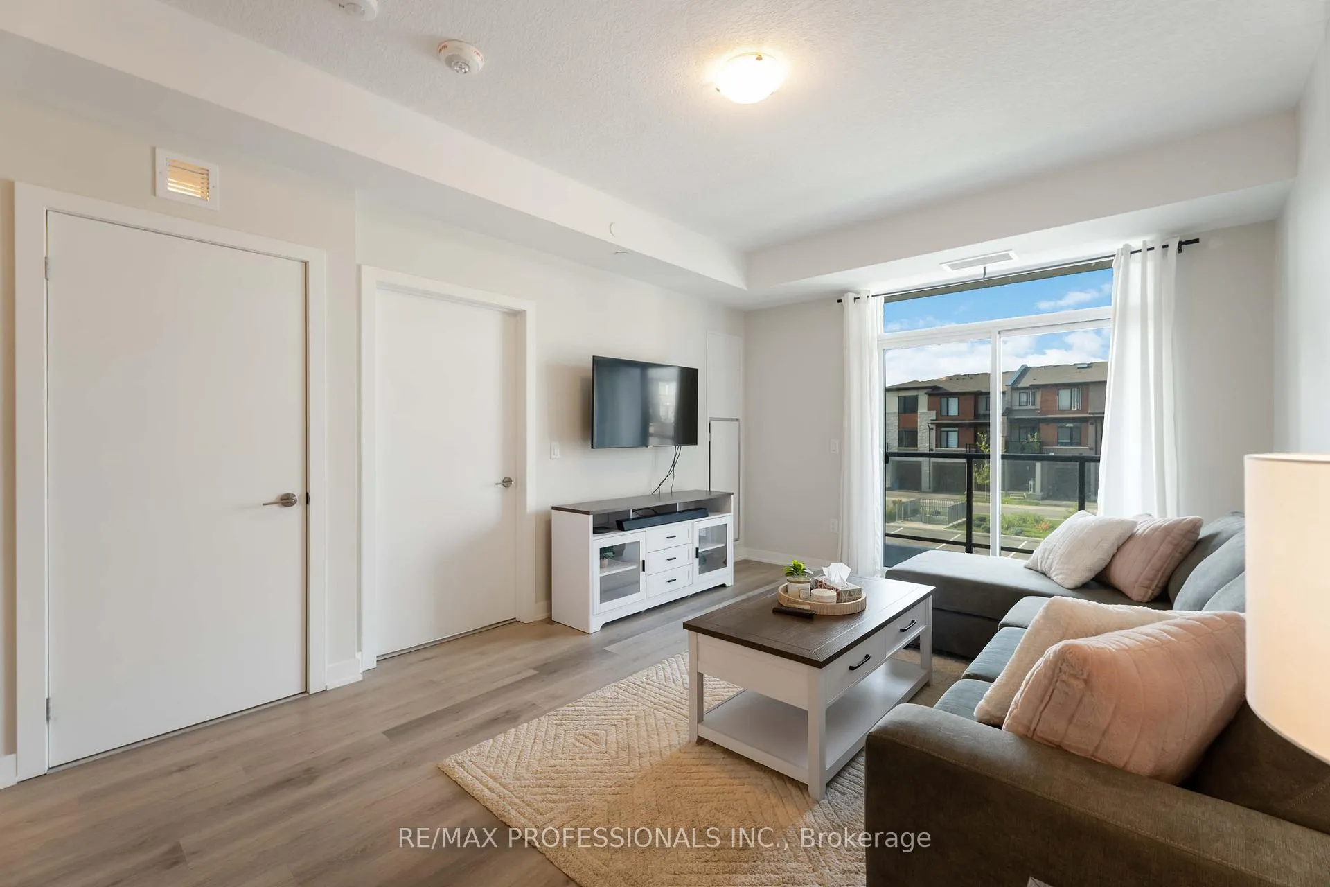 Photo 12 of Unit 207, 600 North Service Road, Hamilton, Lakeshore — HOMEH