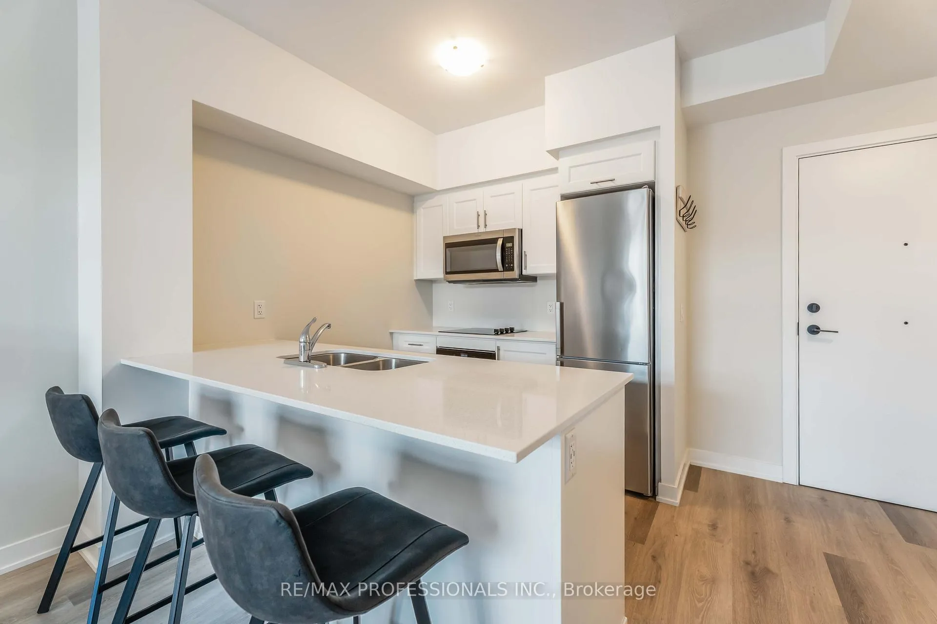 Photo 14 of Unit 207, 600 North Service Road, Hamilton, Lakeshore — HOMEH