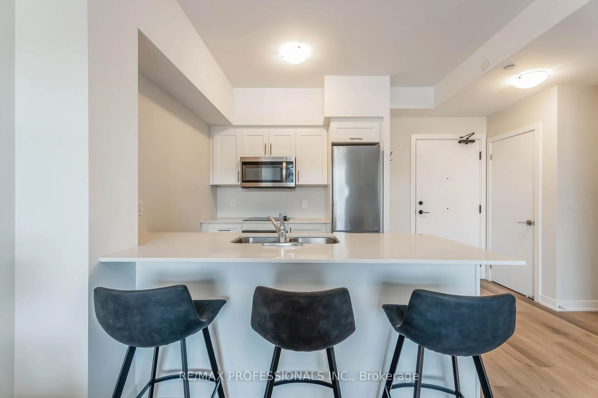 Photo 16 of Unit 207, 600 North Service Road, Hamilton, Lakeshore — HOMEH