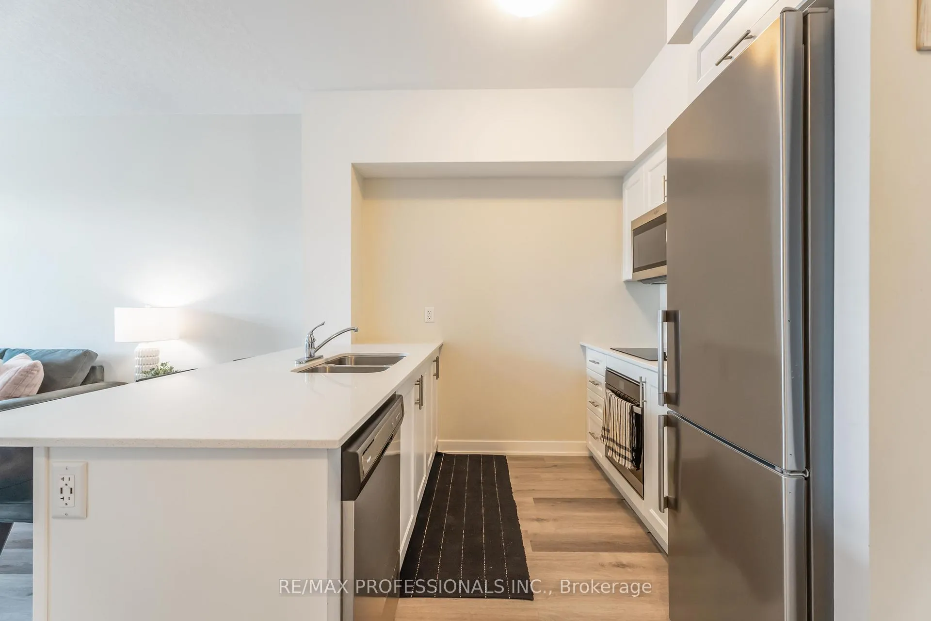 Photo 17 of Unit 207, 600 North Service Road, Hamilton, Lakeshore — HOMEH