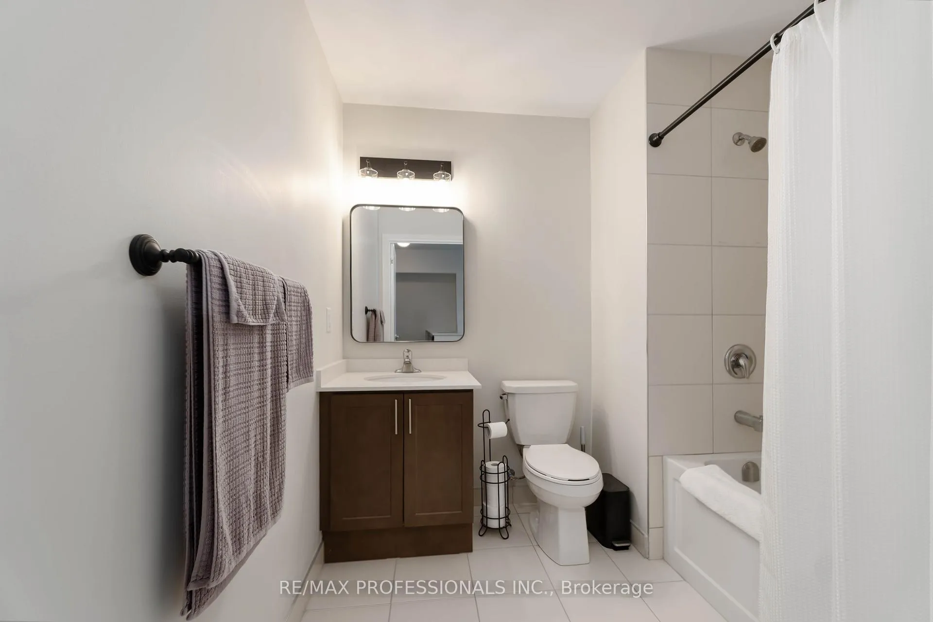 Photo 20 of Unit 207, 600 North Service Road, Hamilton, Lakeshore — HOMEH