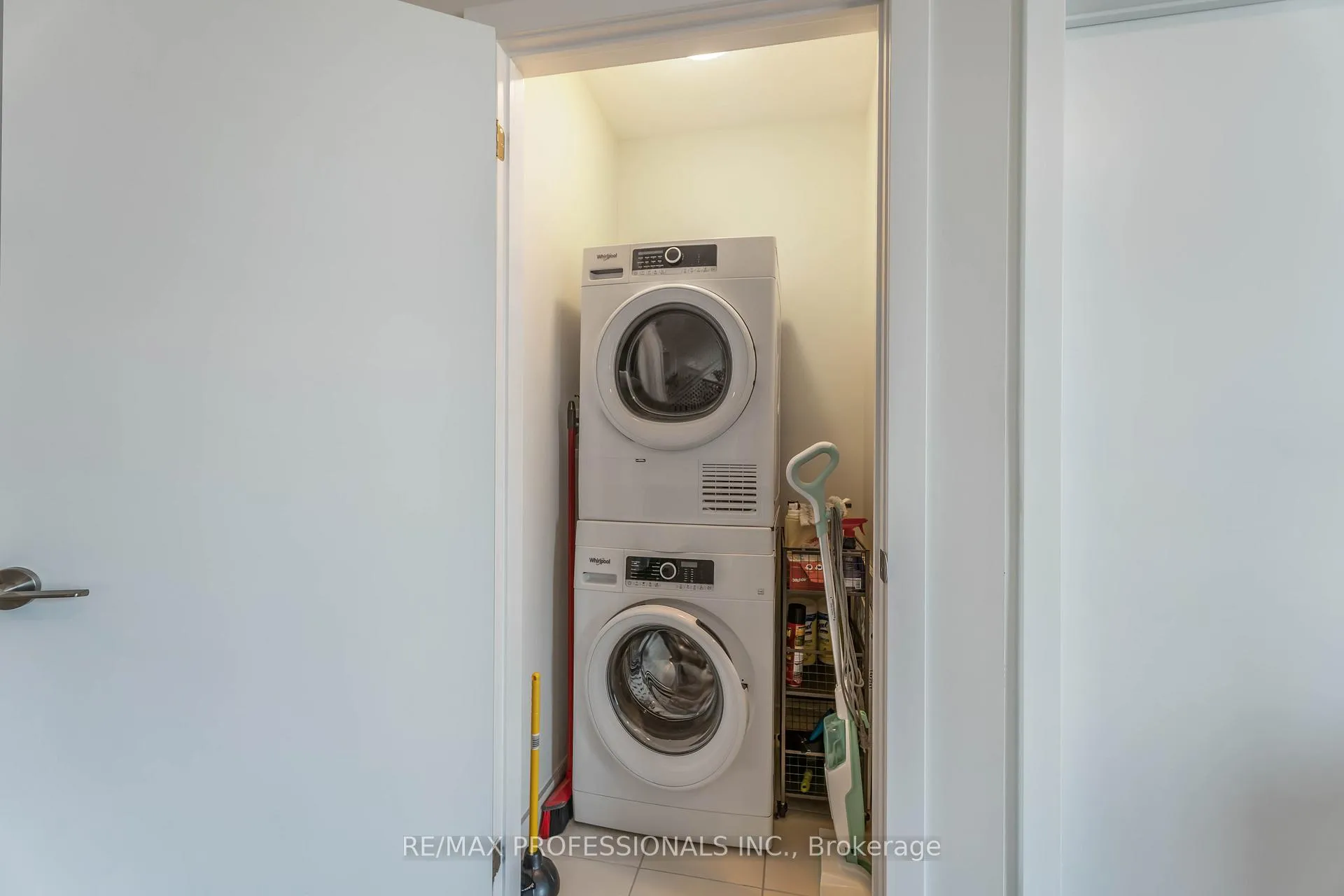 Photo 21 of Unit 207, 600 North Service Road, Hamilton, Lakeshore — HOMEH