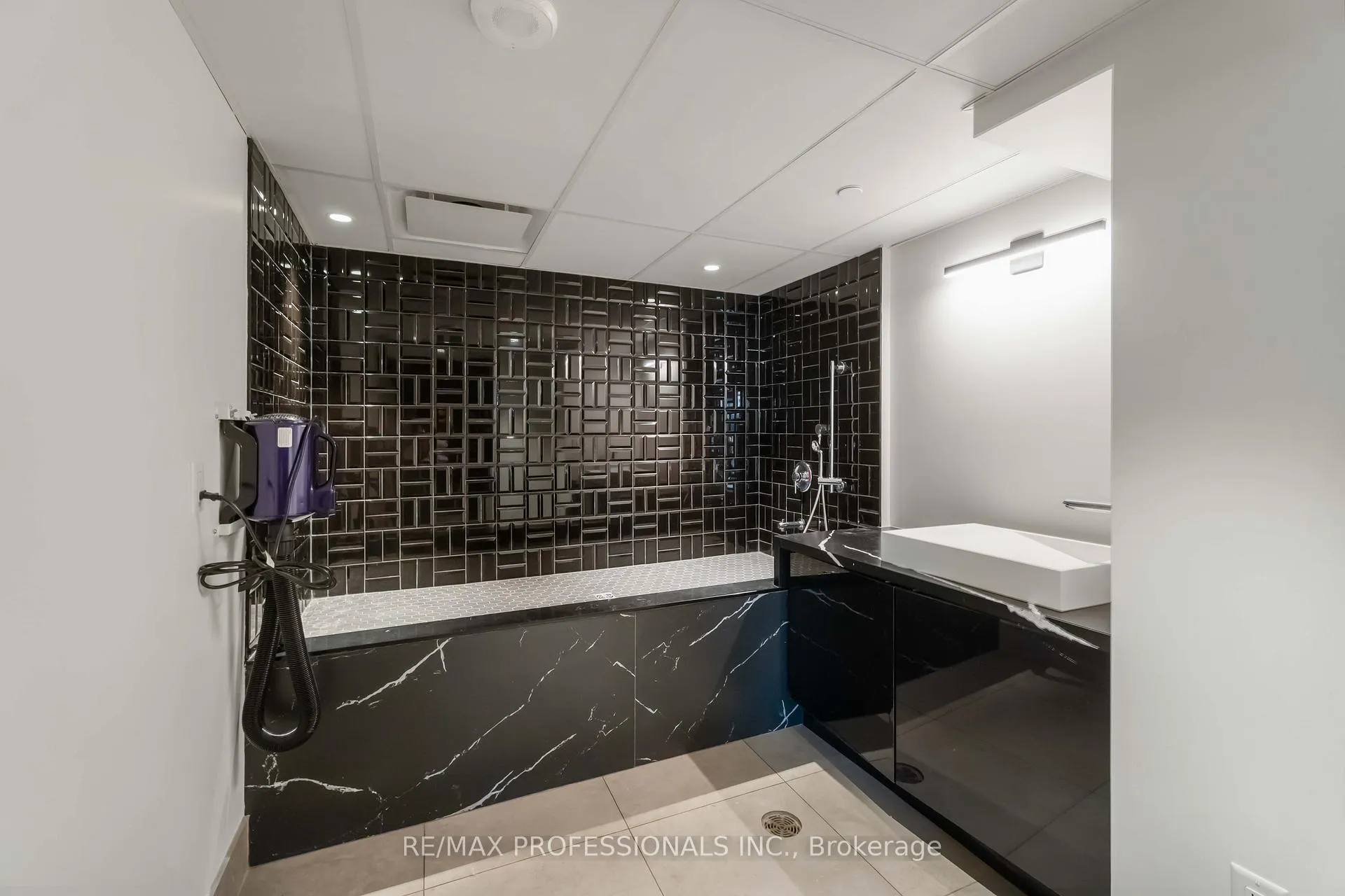 Photo 23 of Unit 207, 600 North Service Road, Hamilton, Lakeshore — HOMEH