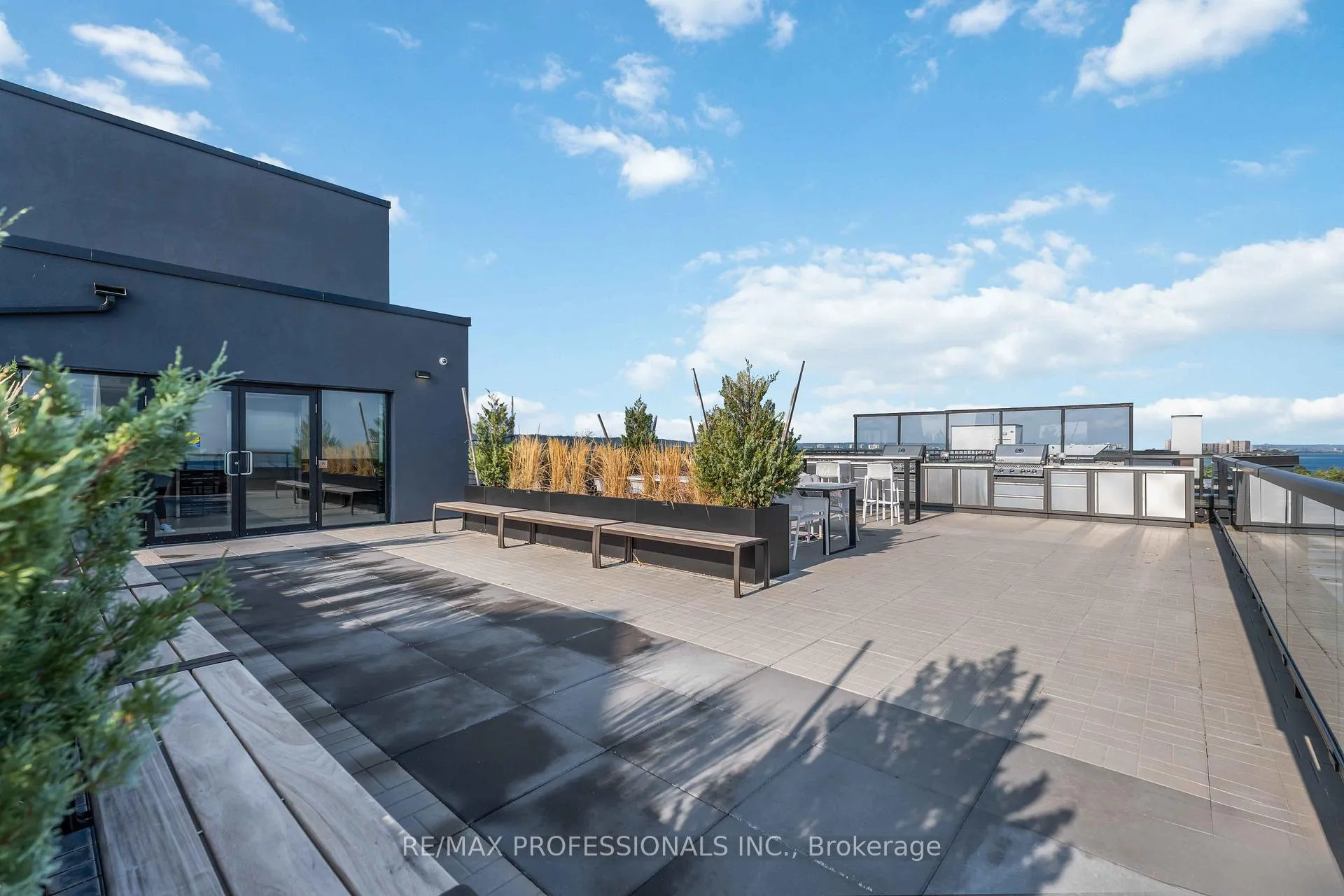 Photo 25 of Unit 207, 600 North Service Road, Hamilton, Lakeshore — HOMEH