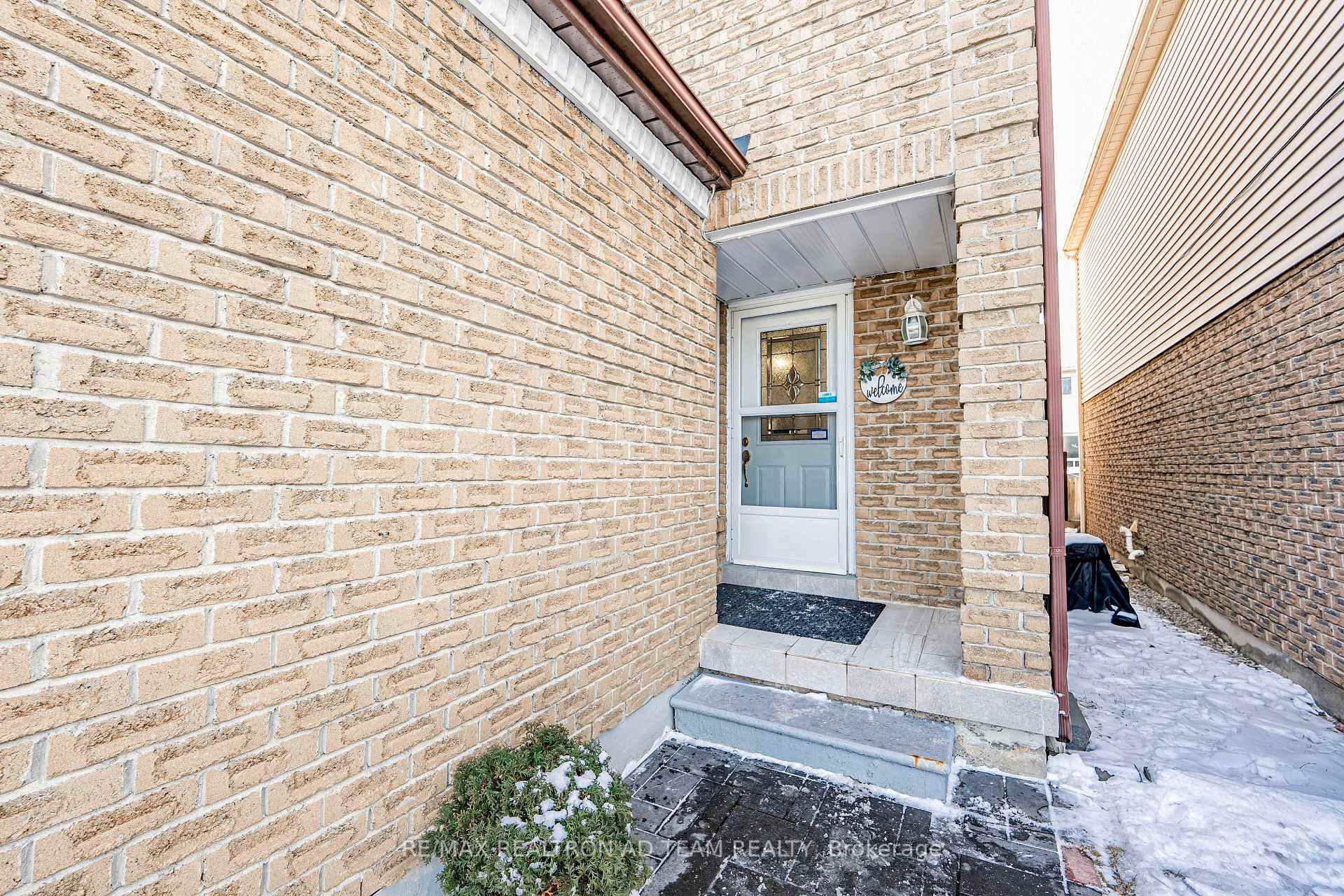Photo 3 of 90 Reed Drive, Ajax, Central — HOMEH