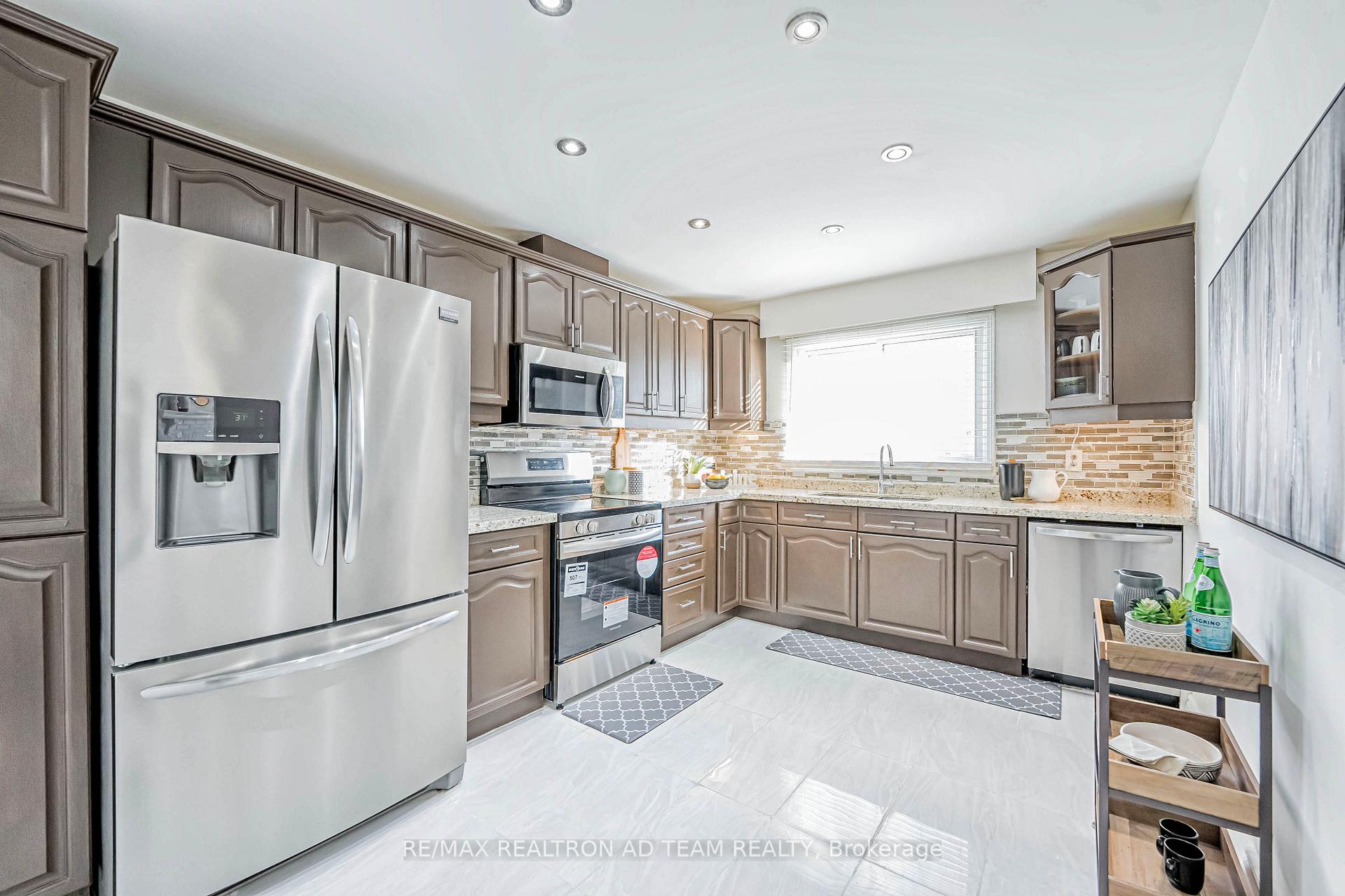 Photo 12 of 90 Reed Drive, Ajax, Central — HOMEH