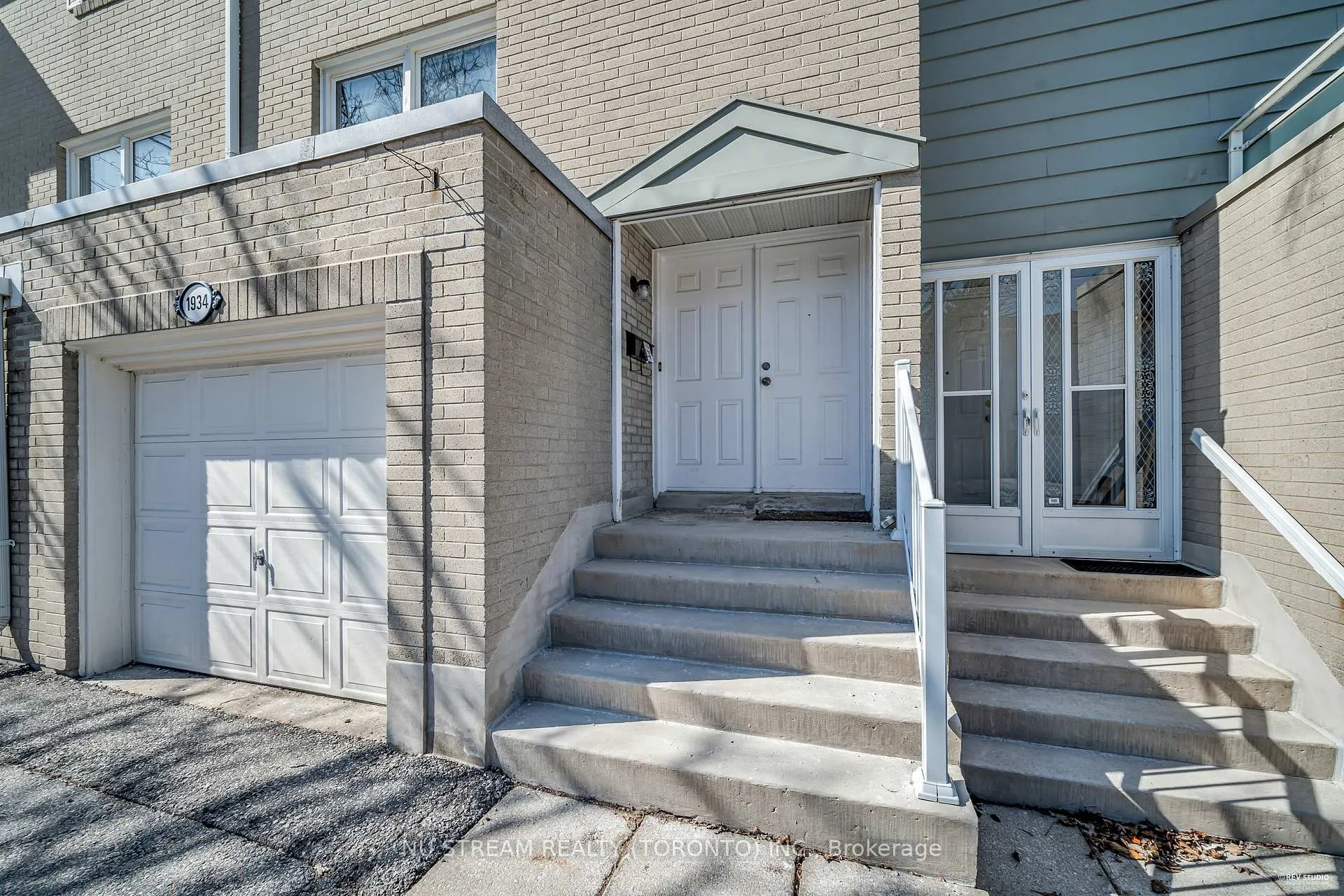 Photo 2 of 1934 John Street, Markham, Bayview Fairway-Bayview Country Club Estates — HOMEH