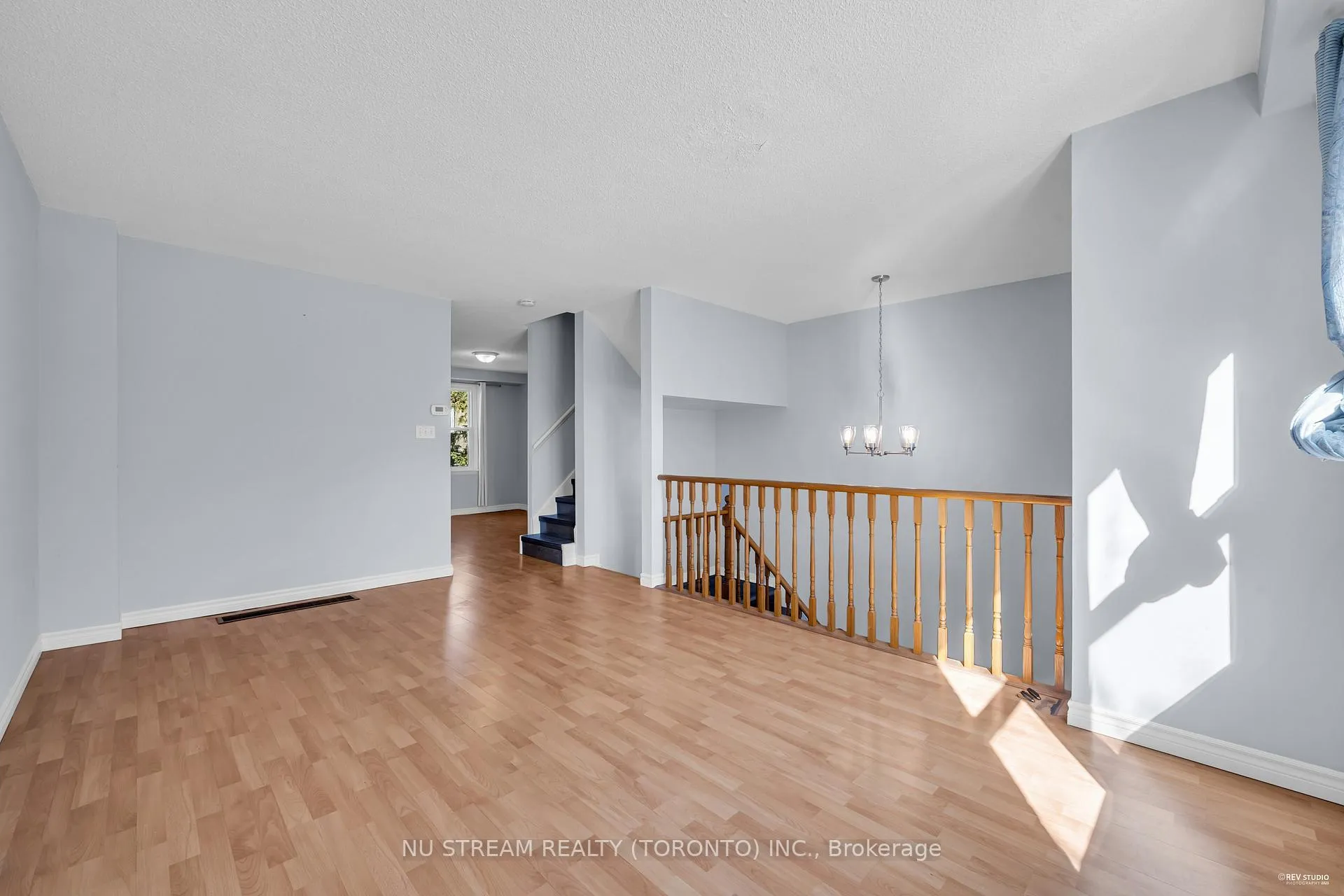 Photo 5 of 1934 John Street, Markham, Bayview Fairway-Bayview Country Club Estates — HOMEH