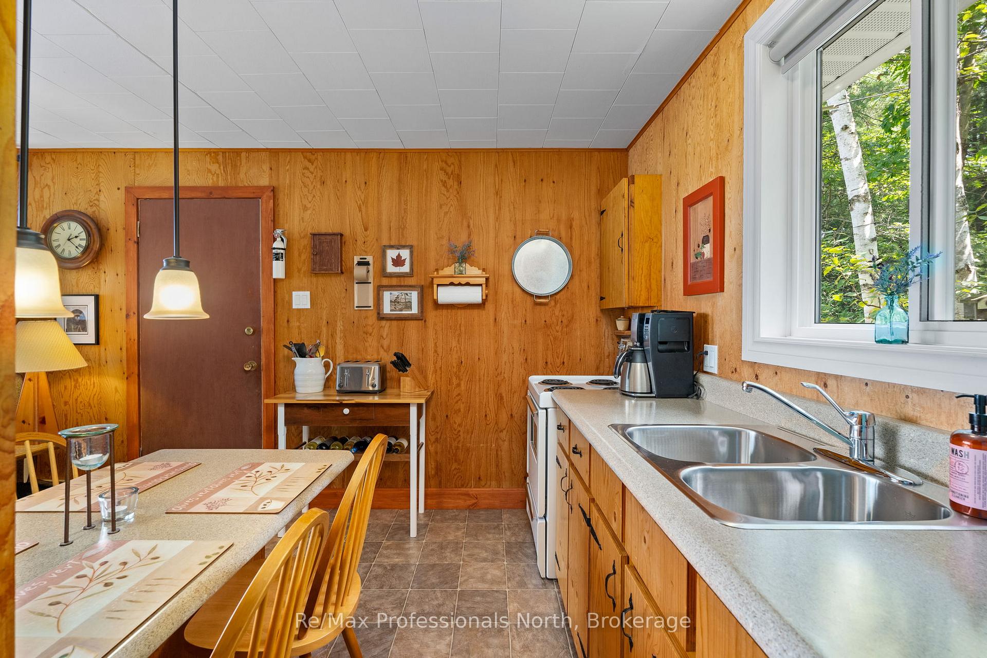 Photo 23 of 1020 Road 2000, Gravenhurst, Morrison — HOMEH