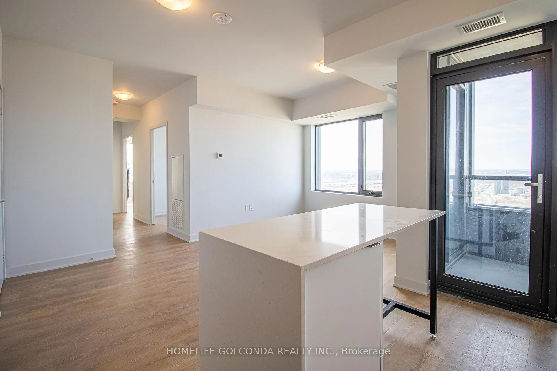 Photo 6 of Unit 4704, 2920 Highway 7 Road, Vaughan, Concord — HOMEH