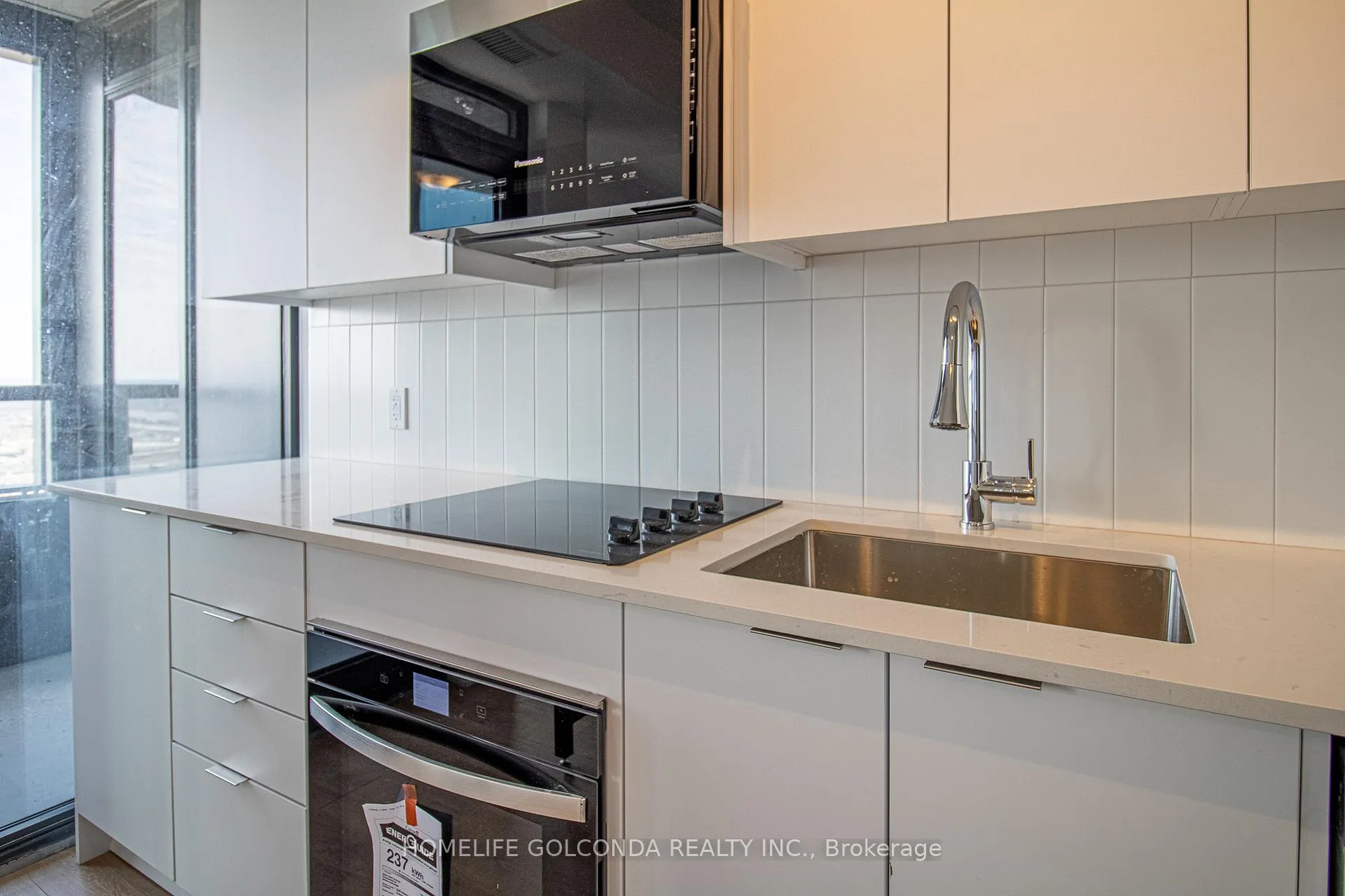Photo 9 of Unit 4704, 2920 Highway 7 Road, Vaughan, Concord — HOMEH