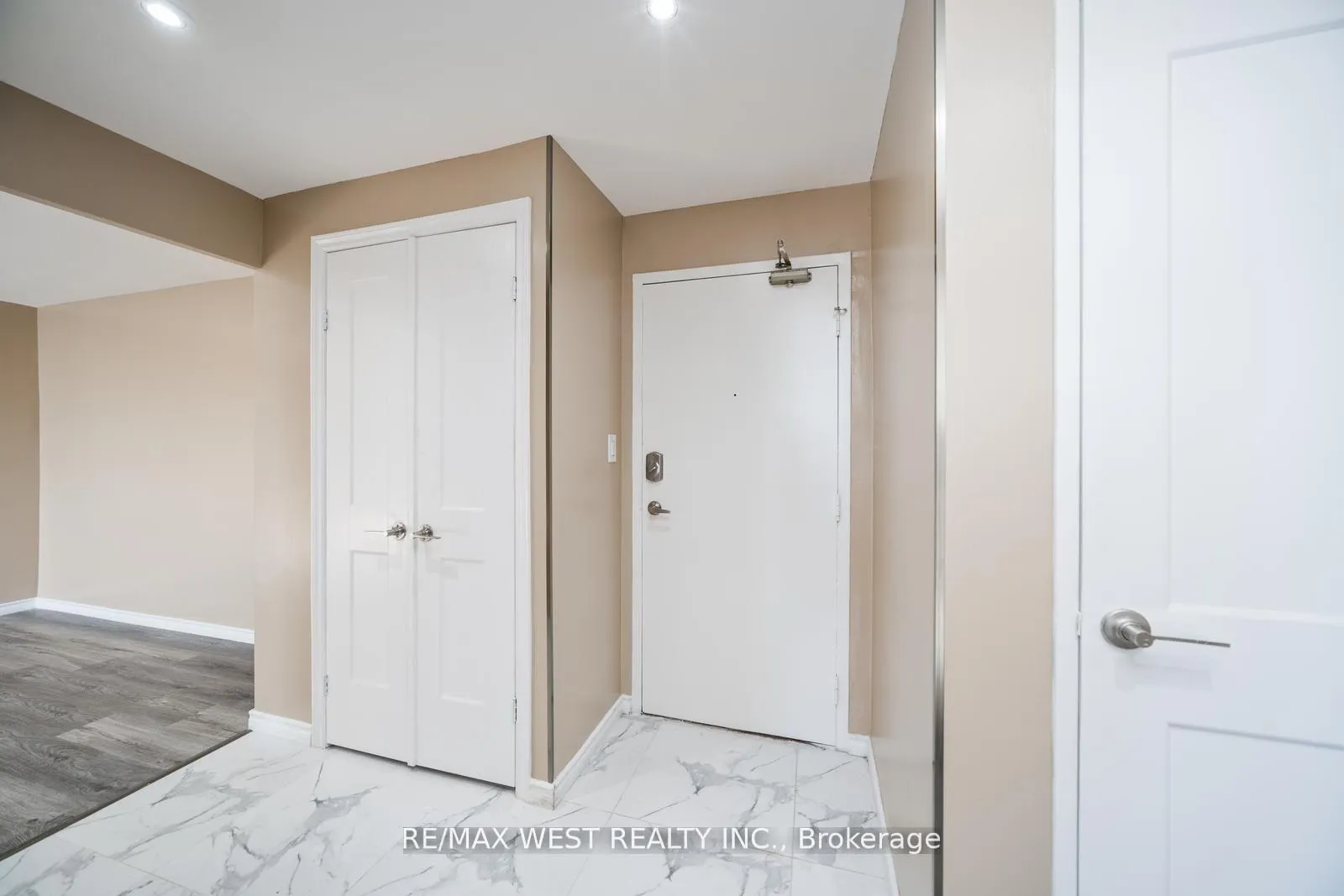 Photo 6 of Unit 614, 5 Shady Golfway, Toronto, Flemingdon Park — HOMEH