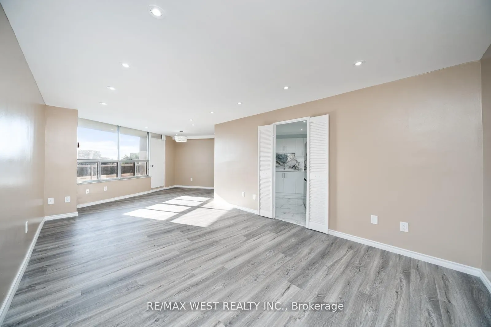 Photo 8 of Unit 614, 5 Shady Golfway, Toronto, Flemingdon Park — HOMEH