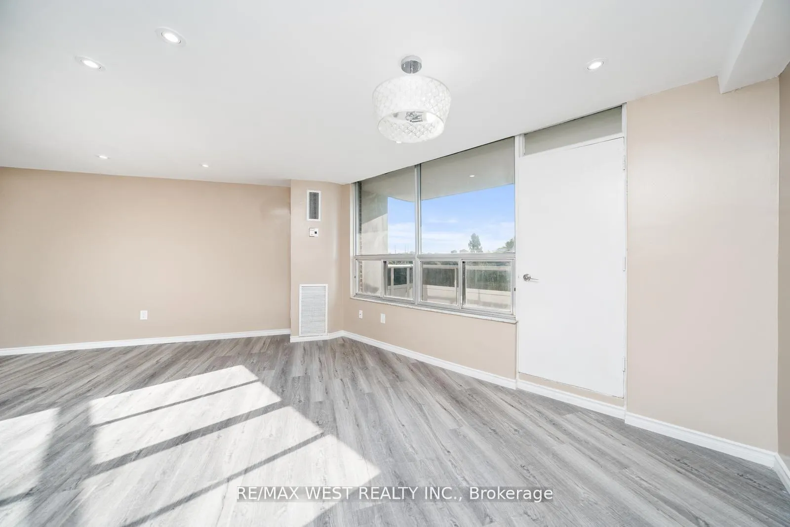 Photo 13 of Unit 614, 5 Shady Golfway, Toronto, Flemingdon Park — HOMEH