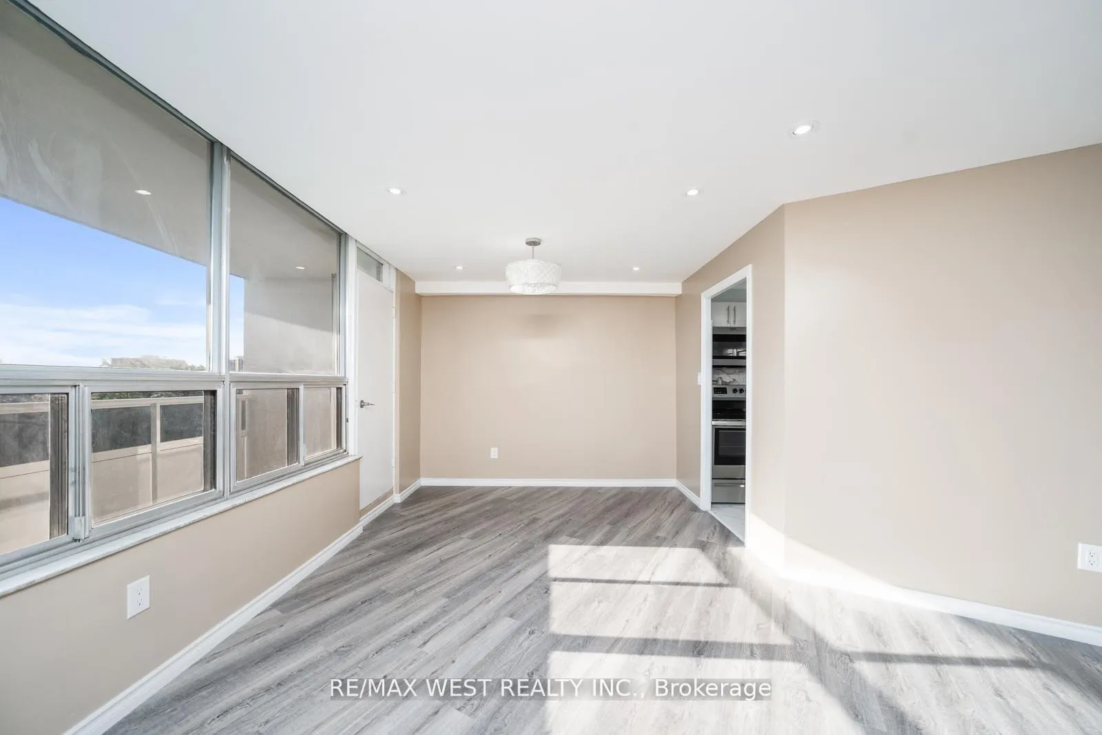 Photo 15 of Unit 614, 5 Shady Golfway, Toronto, Flemingdon Park — HOMEH