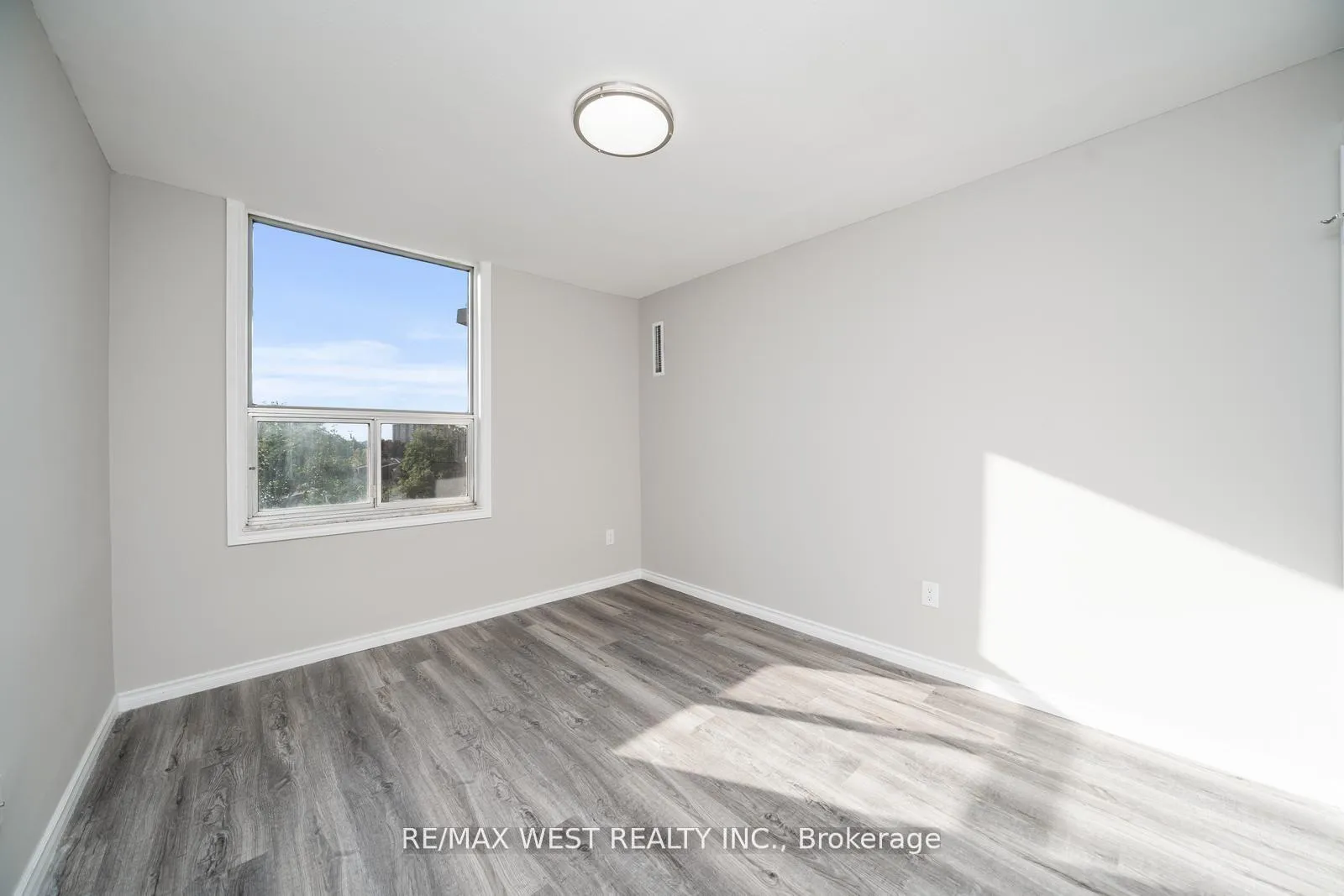 Photo 32 of Unit 614, 5 Shady Golfway, Toronto, Flemingdon Park — HOMEH