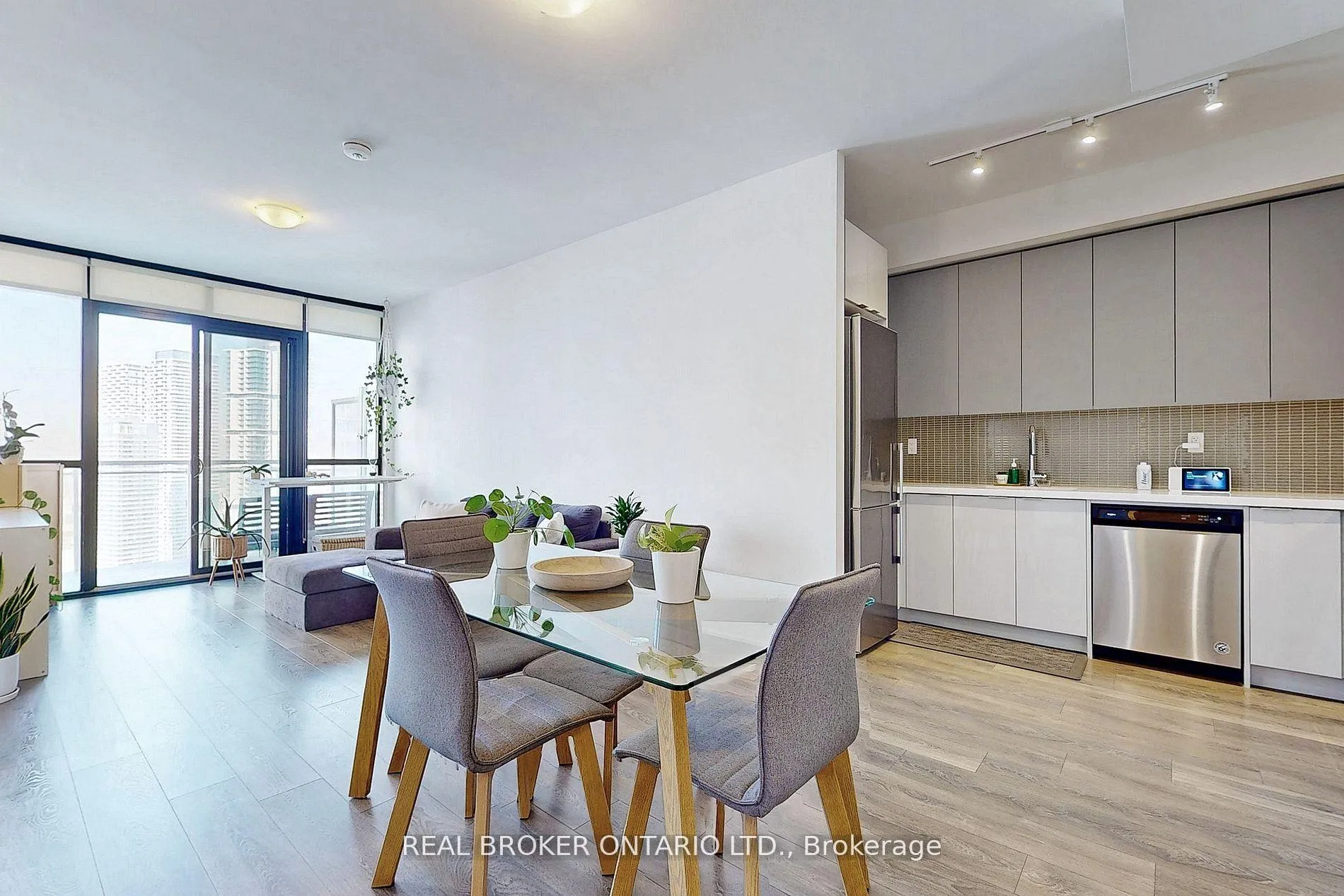 Photo 6 of Unit 3204, 2908 Highway 7 Road, Vaughan, Concord — HOMEH