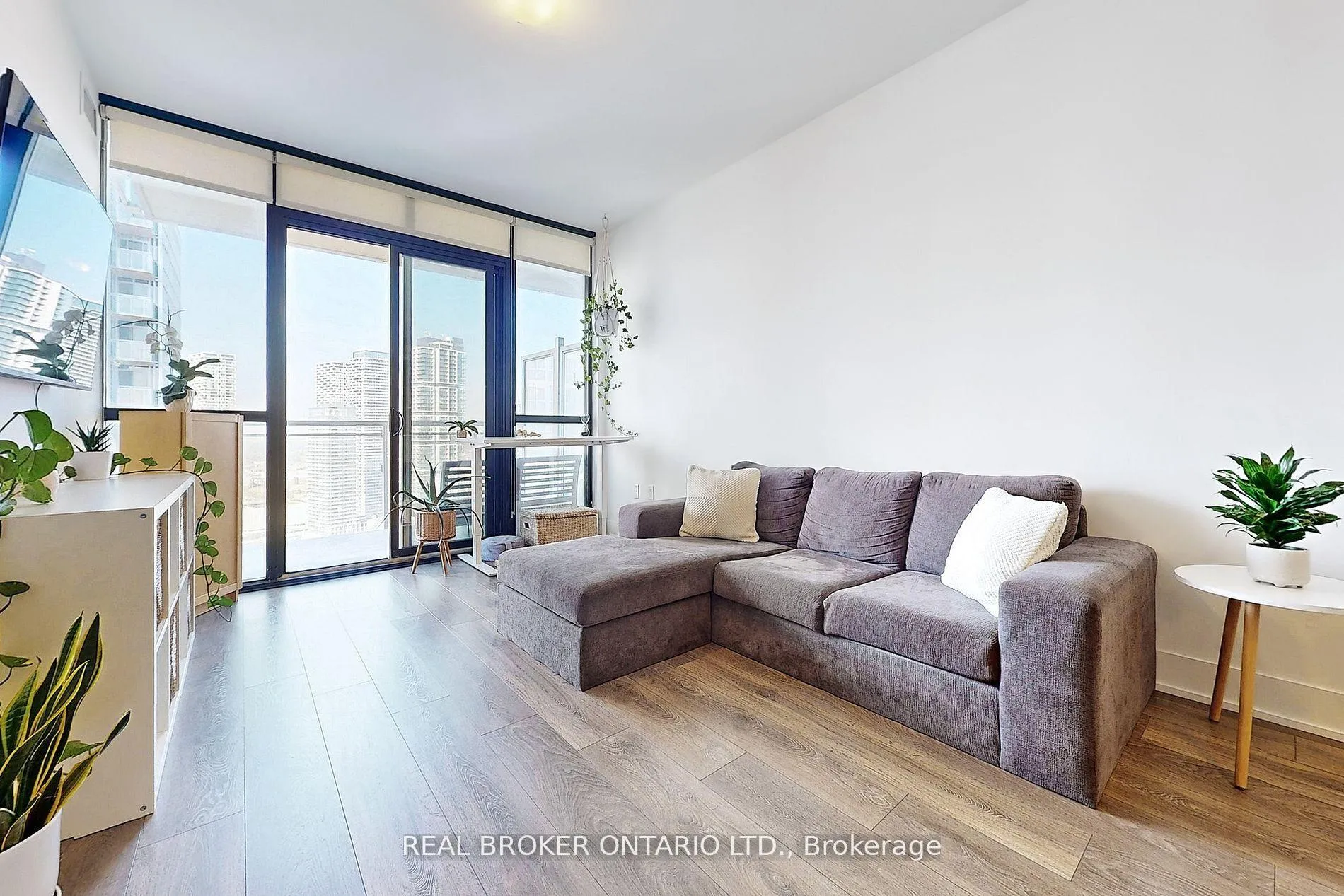 Photo 8 of Unit 3204, 2908 Highway 7 Road, Vaughan, Concord — HOMEH