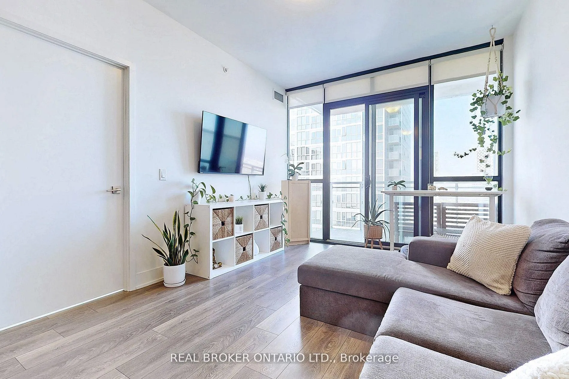 Photo 9 of Unit 3204, 2908 Highway 7 Road, Vaughan, Concord — HOMEH