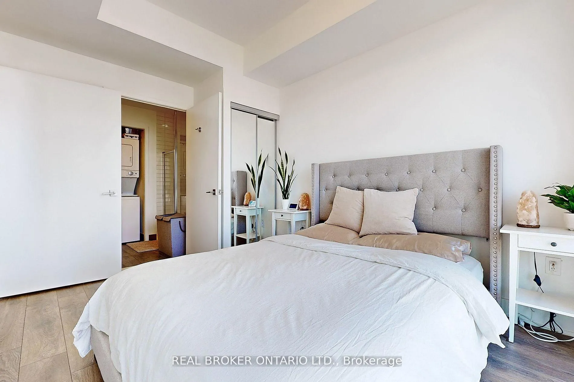 Photo 10 of Unit 3204, 2908 Highway 7 Road, Vaughan, Concord — HOMEH