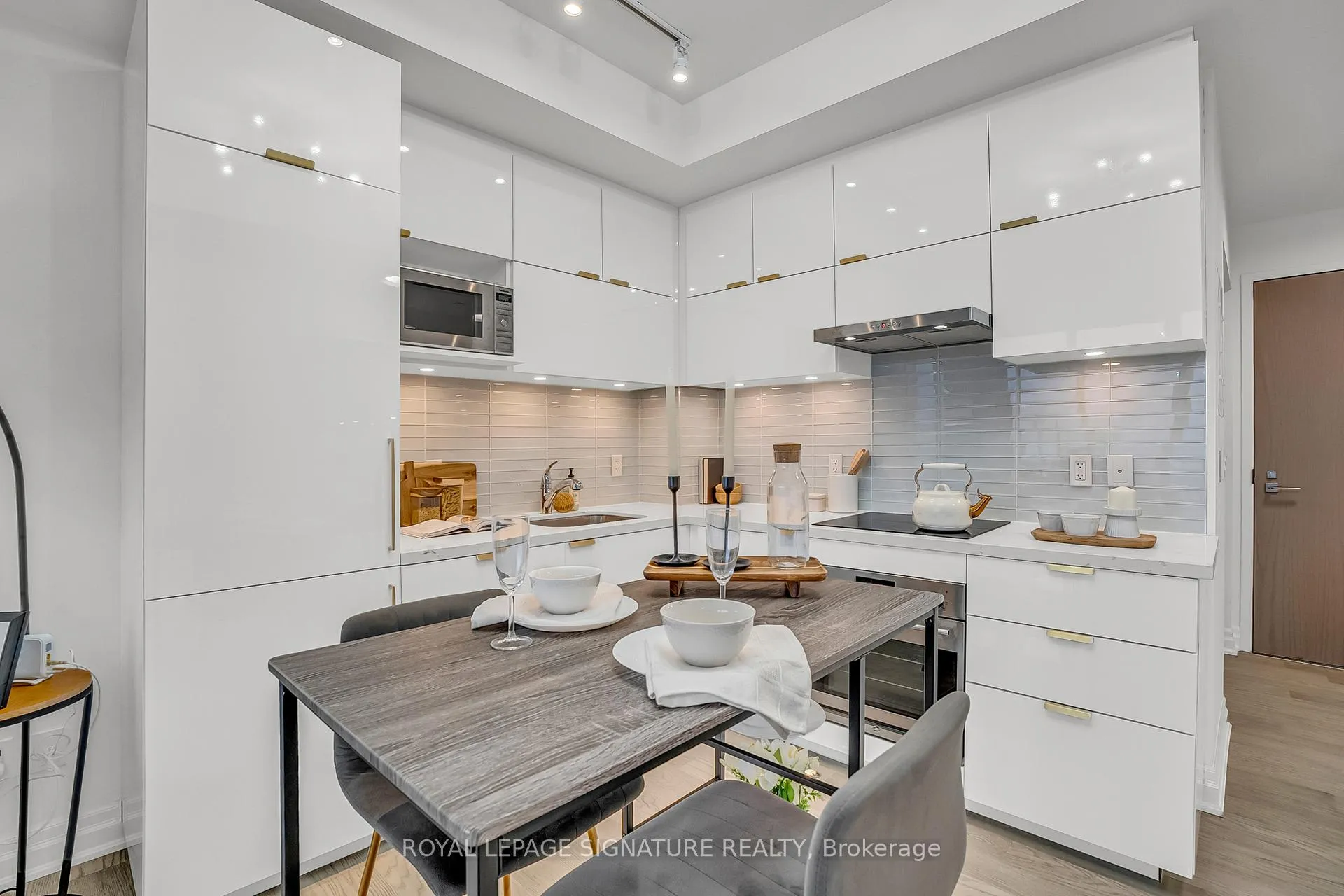 Photo 1 of Unit 809, 8 Rouge Valley Drive W, Markham, Unionville — HOMEH