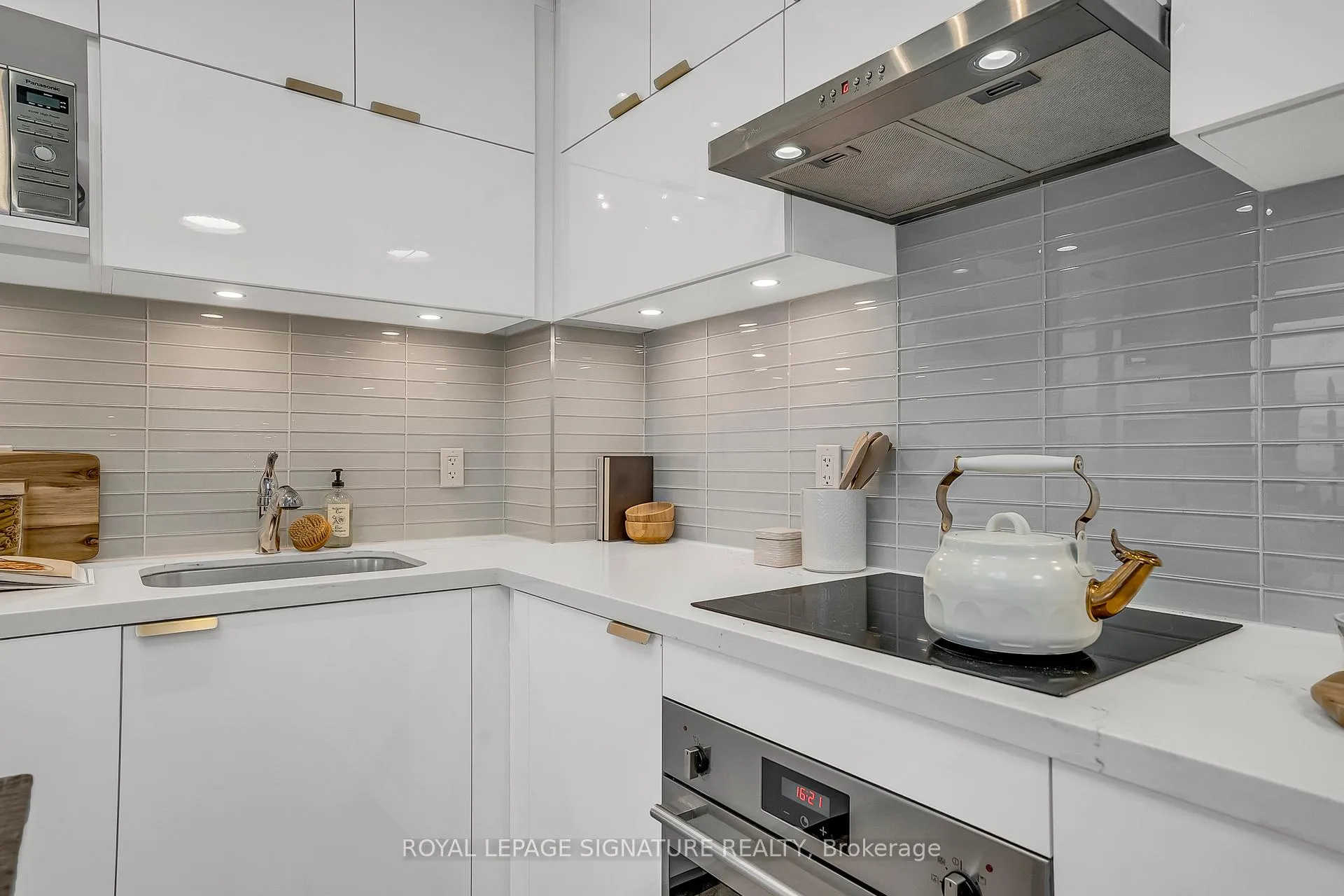 Photo 16 of Unit 809, 8 Rouge Valley Drive W, Markham, Unionville — HOMEH