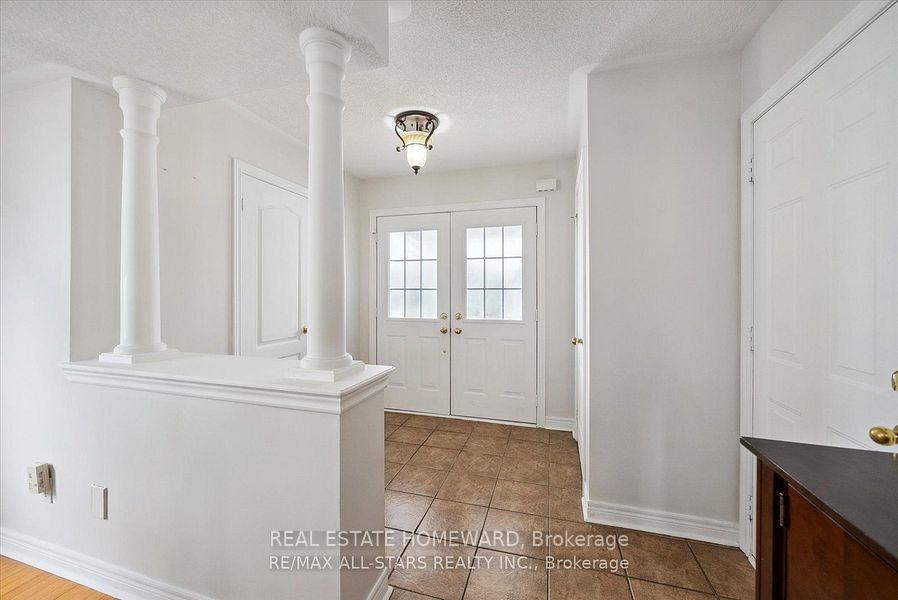 Photo 3 of 38 Ian Drive, Georgina, Keswick South — HOMEH