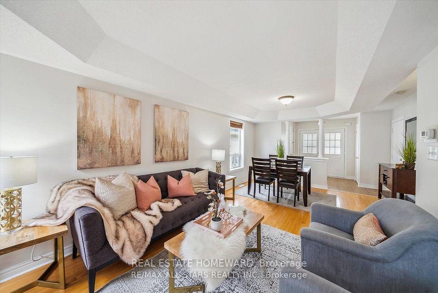 Photo 4 of 38 Ian Drive, Georgina, Keswick South — HOMEH