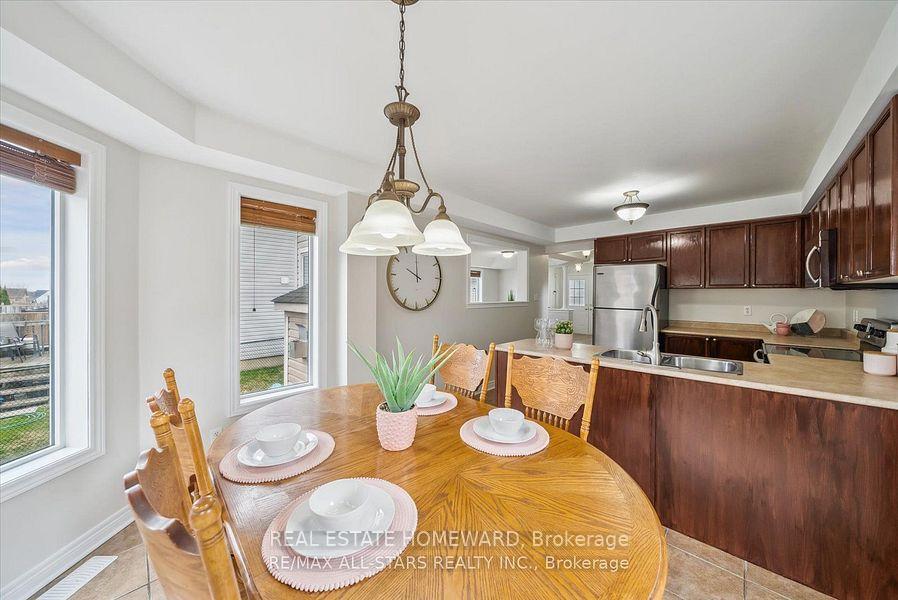Photo 12 of 38 Ian Drive, Georgina, Keswick South — HOMEH