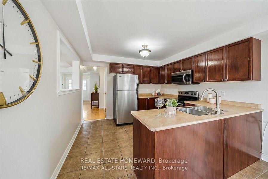 Photo 13 of 38 Ian Drive, Georgina, Keswick South — HOMEH