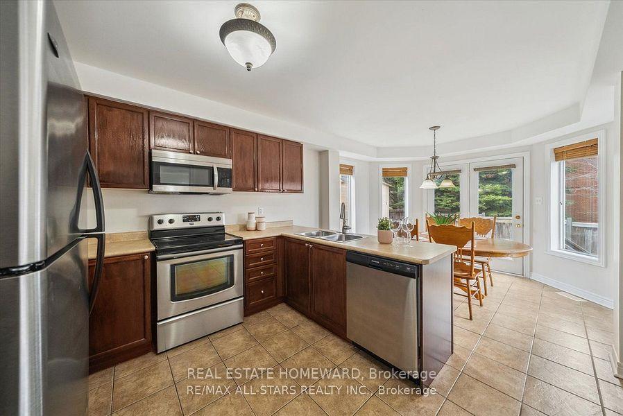 Photo 14 of 38 Ian Drive, Georgina, Keswick South — HOMEH