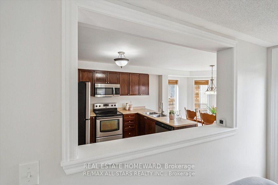 Photo 16 of 38 Ian Drive, Georgina, Keswick South — HOMEH