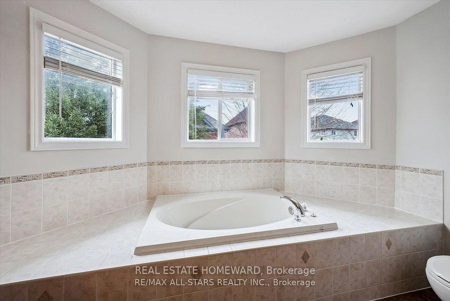 Photo 25 of 38 Ian Drive, Georgina, Keswick South — HOMEH