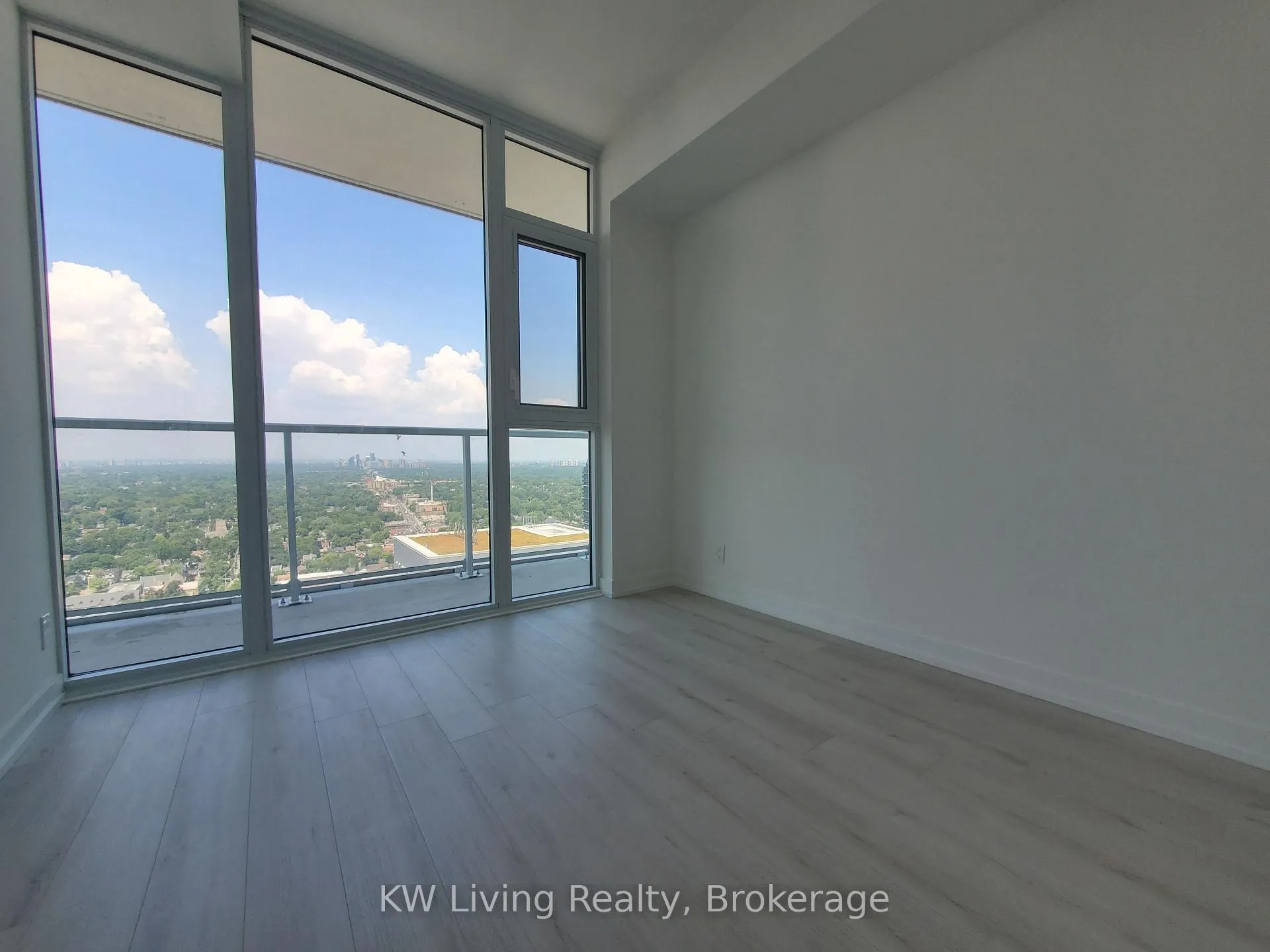 Photo 2 of Unit 2910, 33 Helendale Avenue, Toronto, Mount Pleasant West — HOMEH