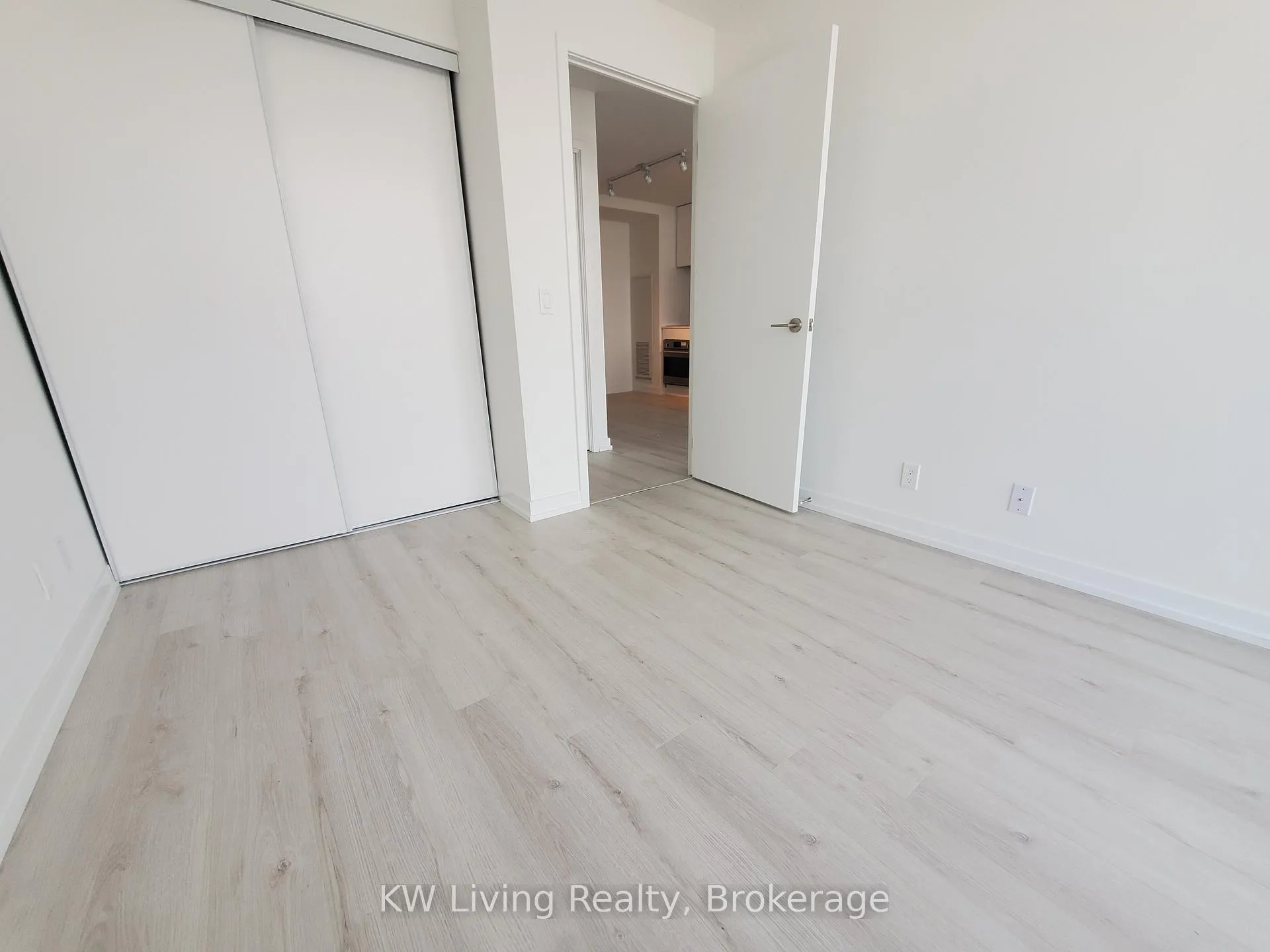 Photo 3 of Unit 2910, 33 Helendale Avenue, Toronto, Mount Pleasant West — HOMEH
