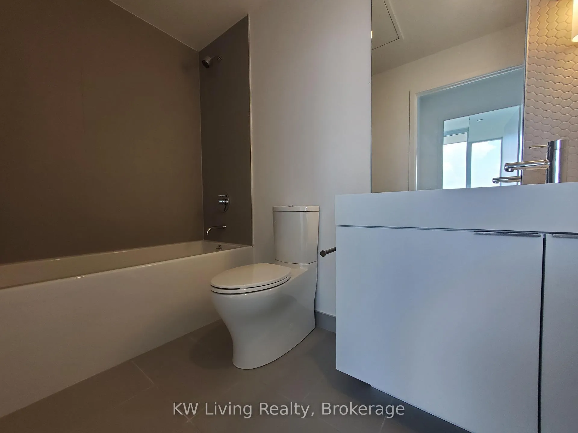Photo 4 of Unit 2910, 33 Helendale Avenue, Toronto, Mount Pleasant West — HOMEH