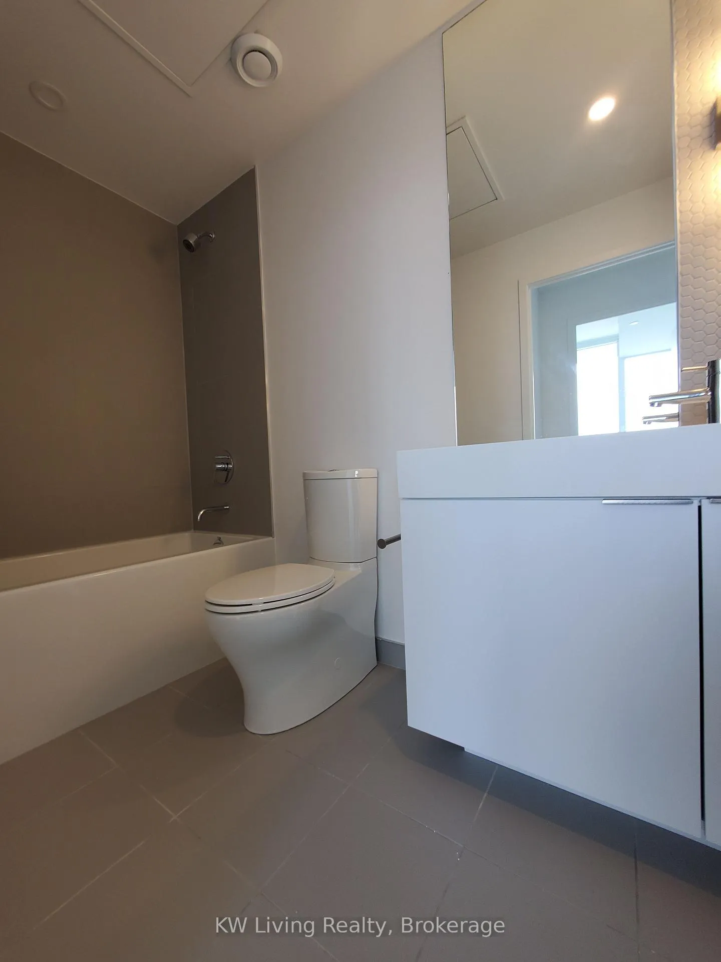 Photo 5 of Unit 2910, 33 Helendale Avenue, Toronto, Mount Pleasant West — HOMEH